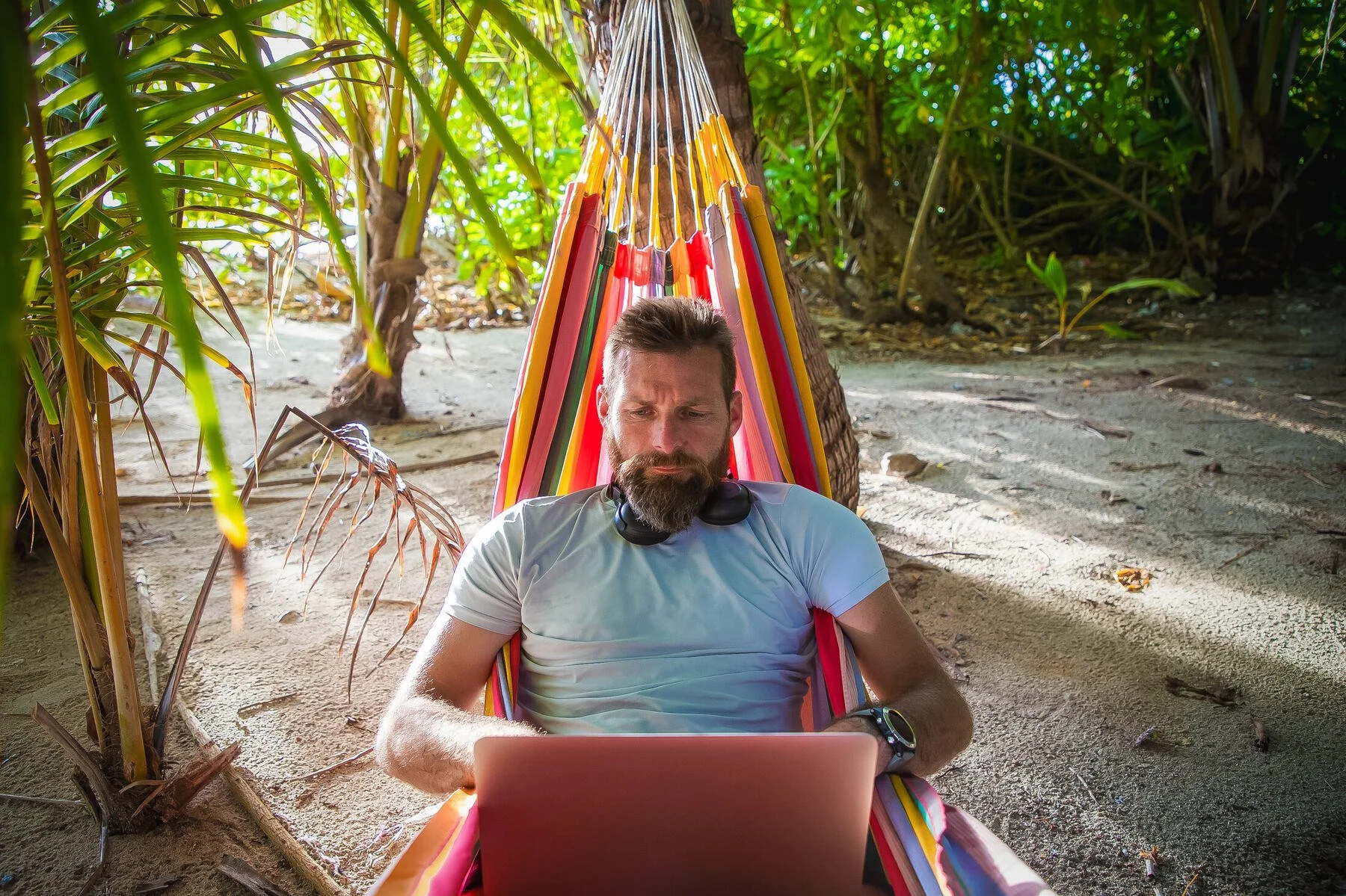 Digital Nomad Tax Residency — Free to Roam cross-border tax and residency guide