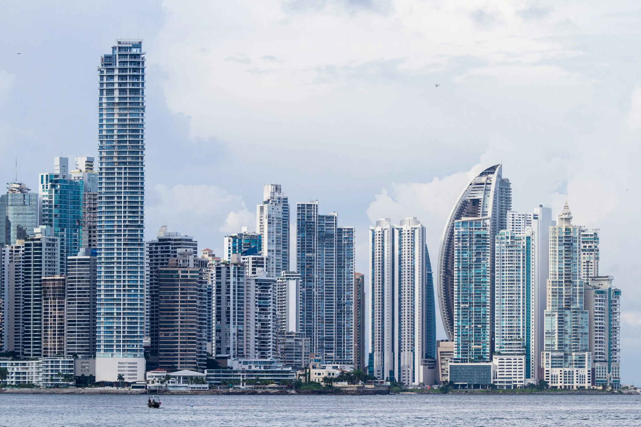 The Panama Corporation for Online Business Owners — Free to Roam cross-border tax and residency guide