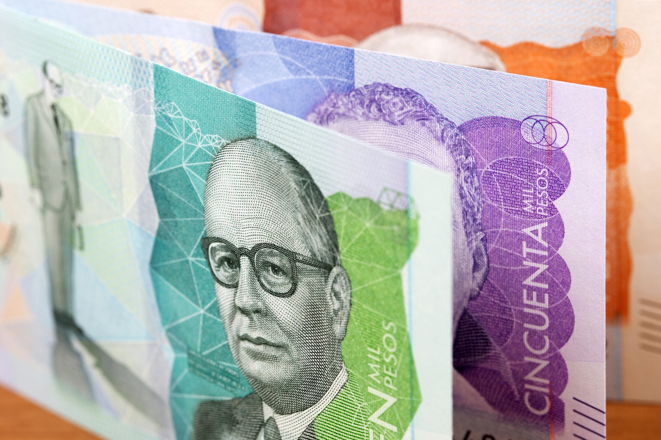 Getting Money Into Colombia Legally — Free to Roam cross-border tax and residency guide