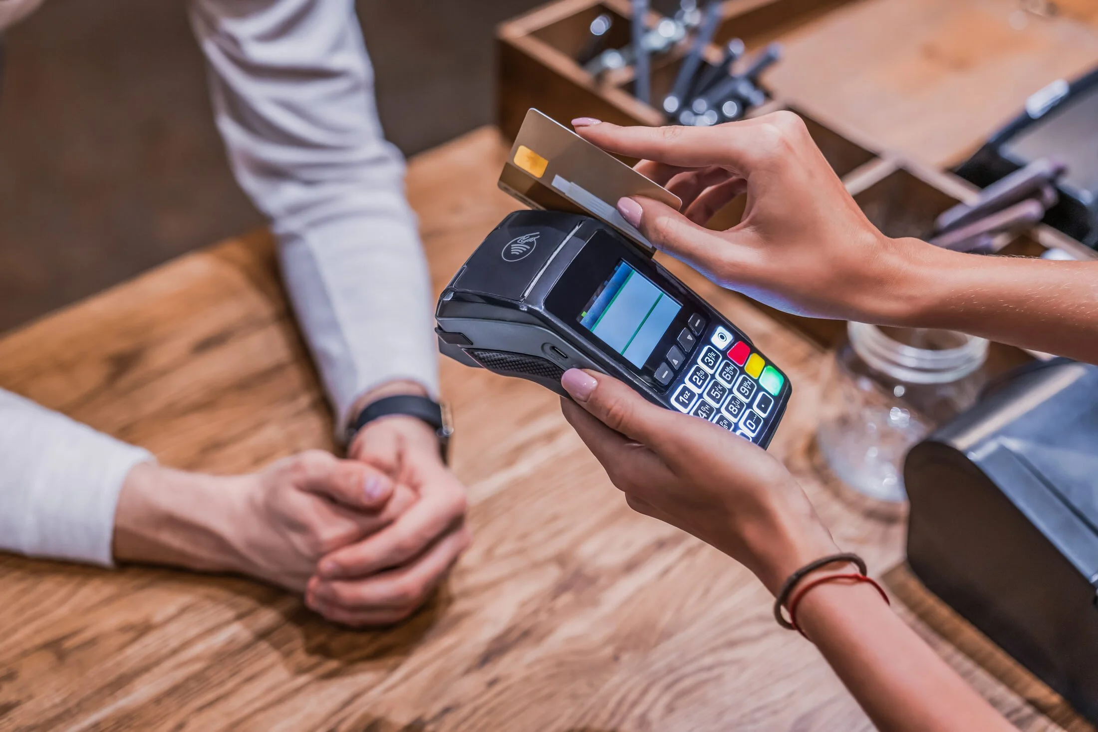 Merchant of Record vs Direct Payment Processing — Free to Roam cross-border tax and residency guide