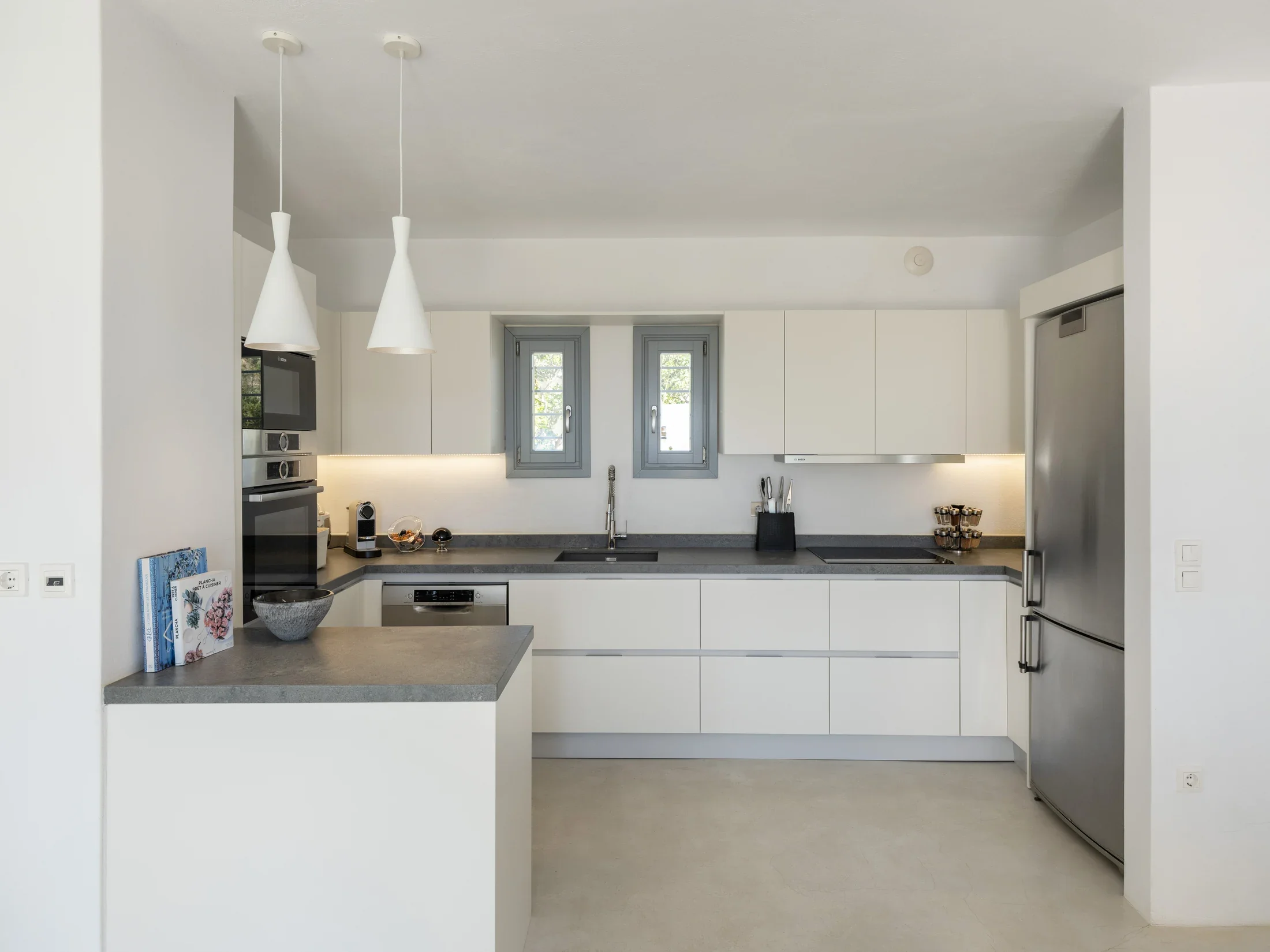 villa-kavouraki-paros-living-room-04.webp