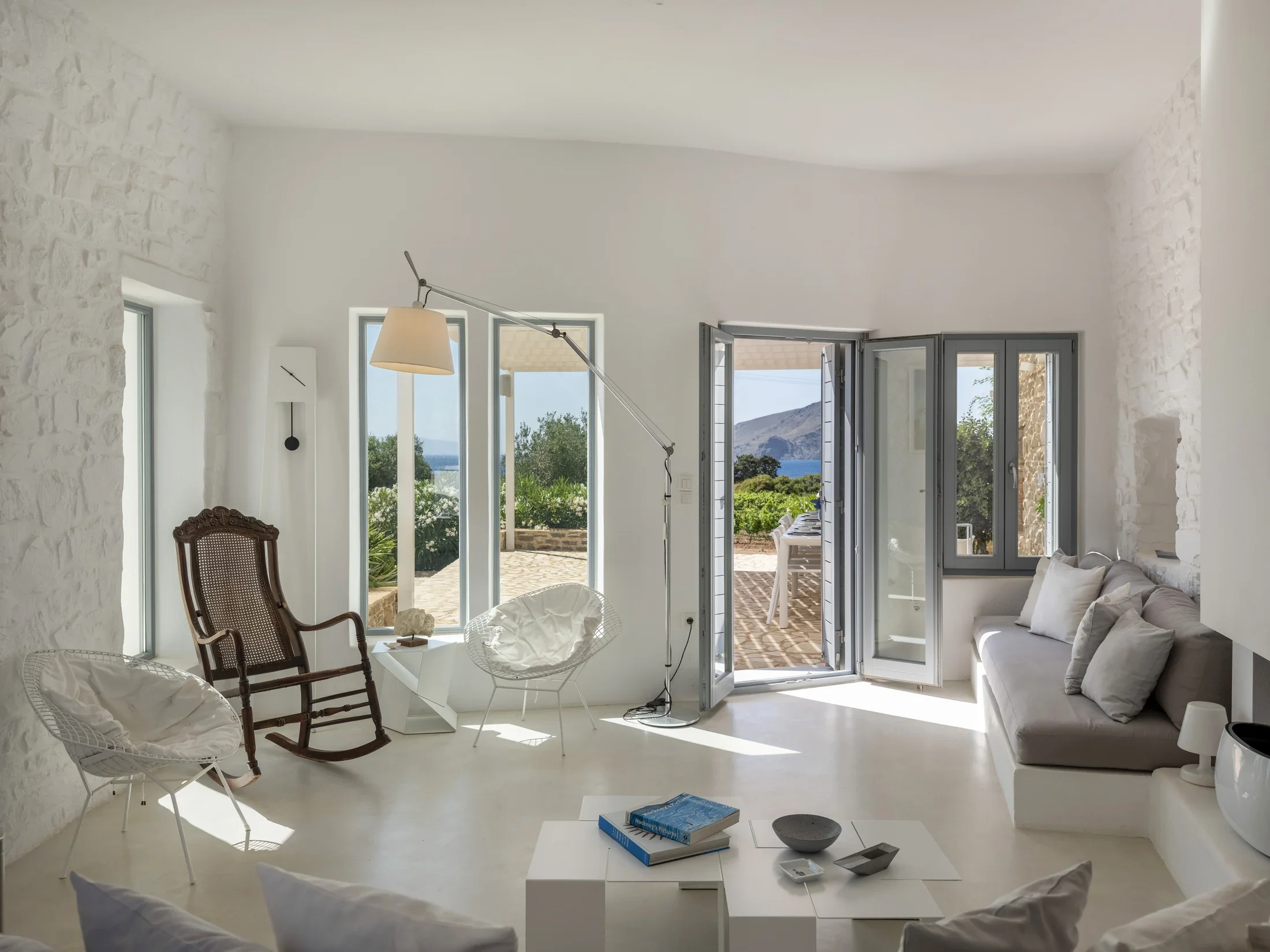 villa-kavouraki-paros-living-room-10.webp