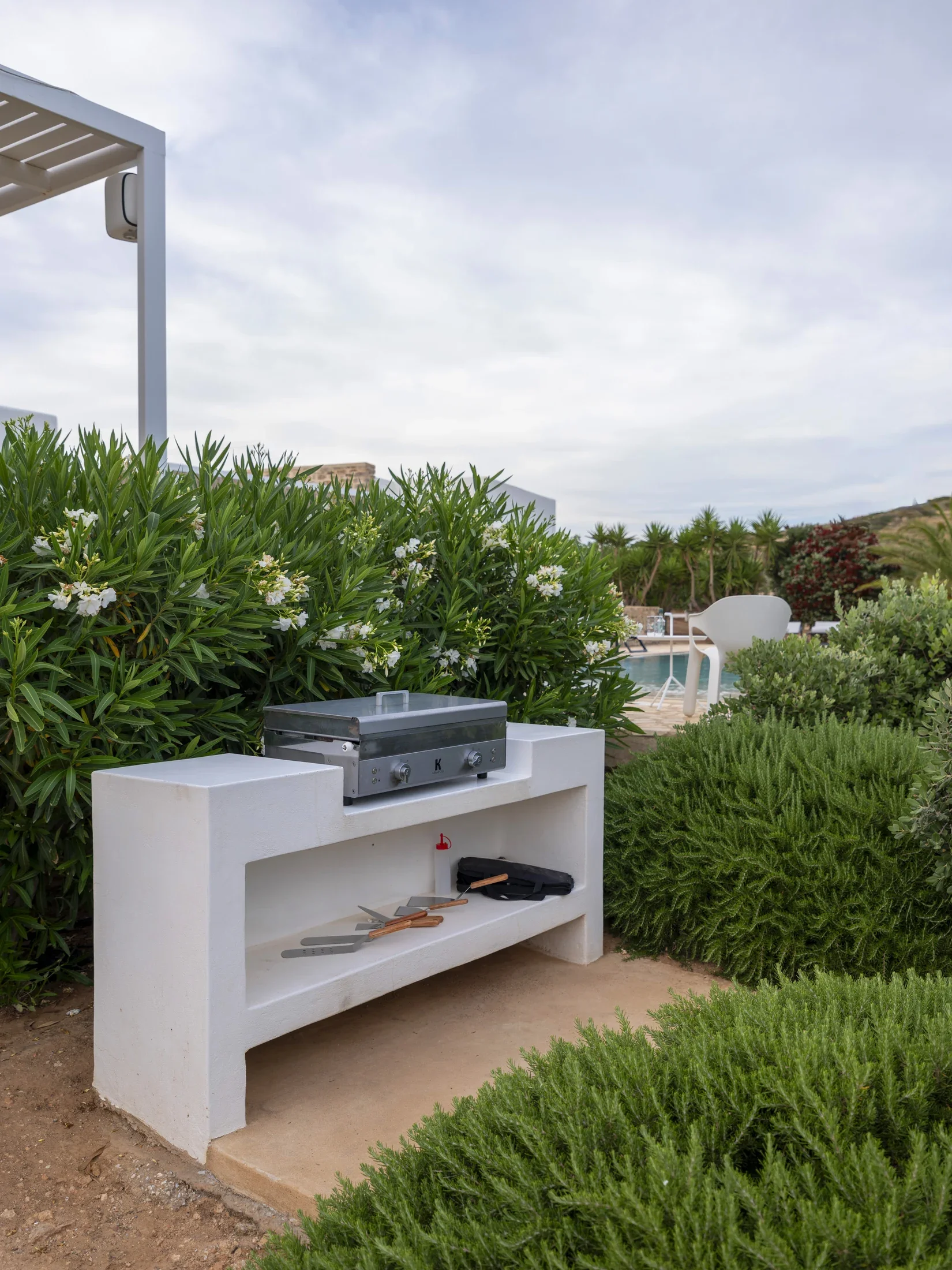villa-kavouraki-paros-garden-vineyards-03.webp