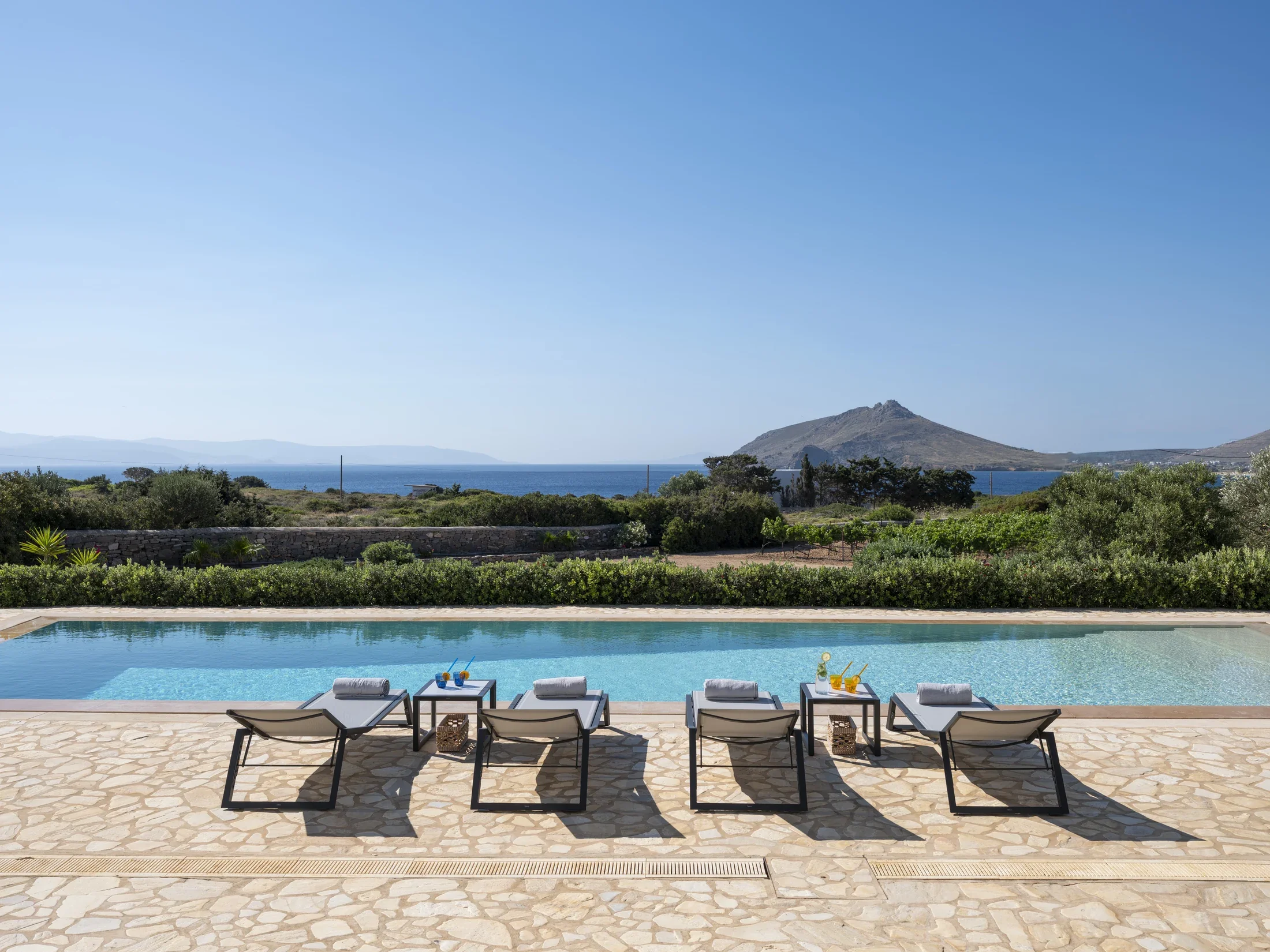 villa-kavouraki-paros-pool-22.webp