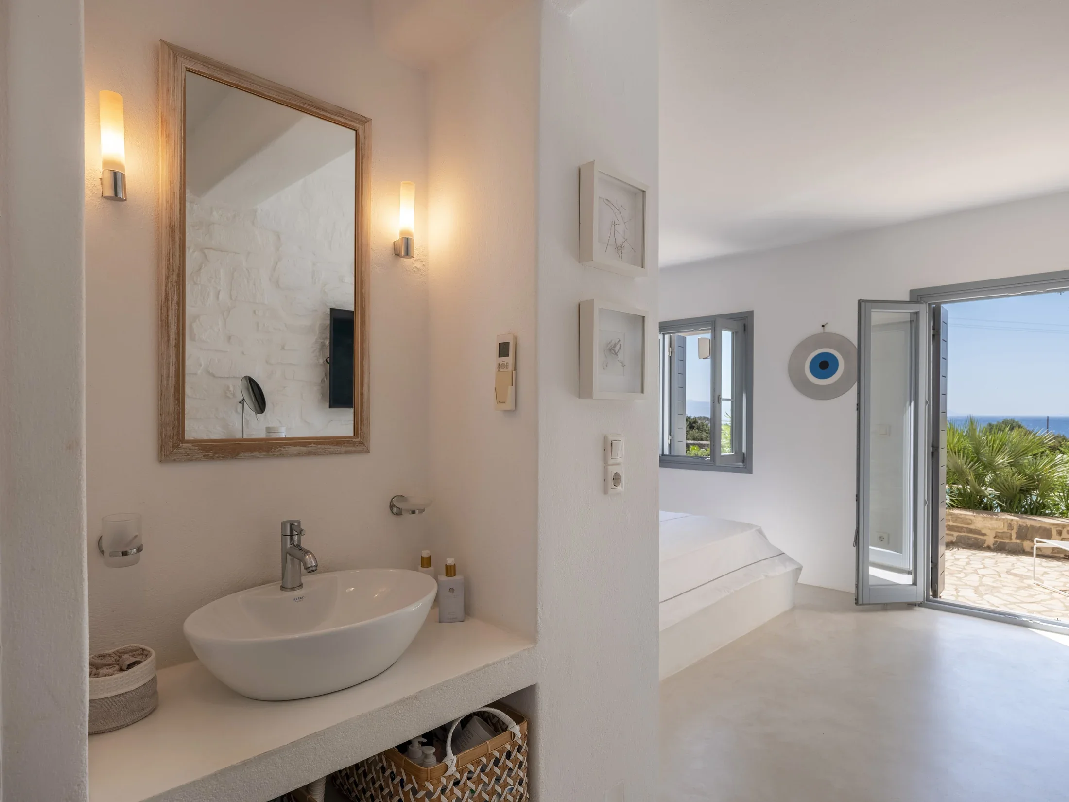 villa-kavouraki-paros-bathroom-05.webp