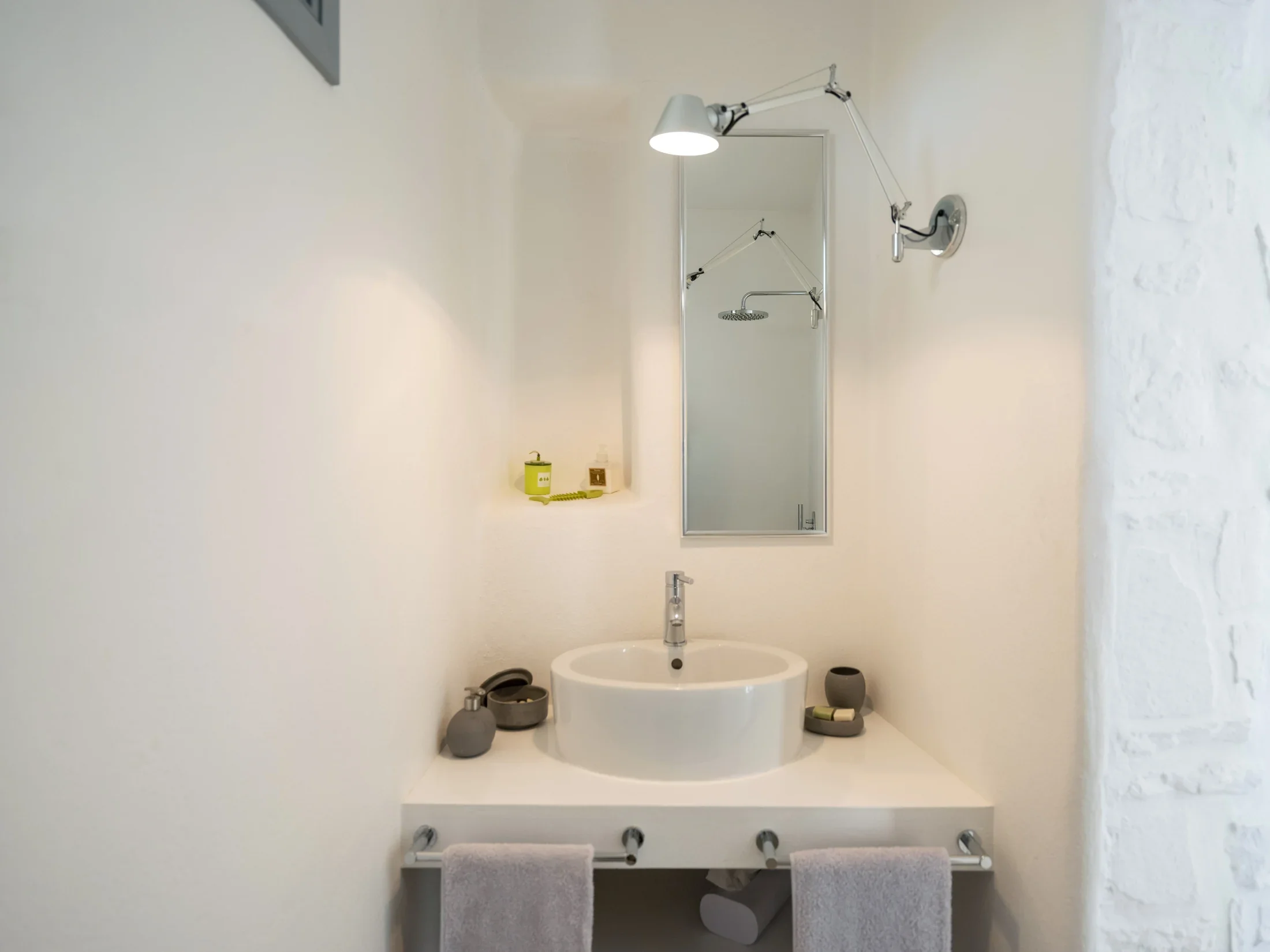 villa-kavouraki-paros-bathroom-10.webp