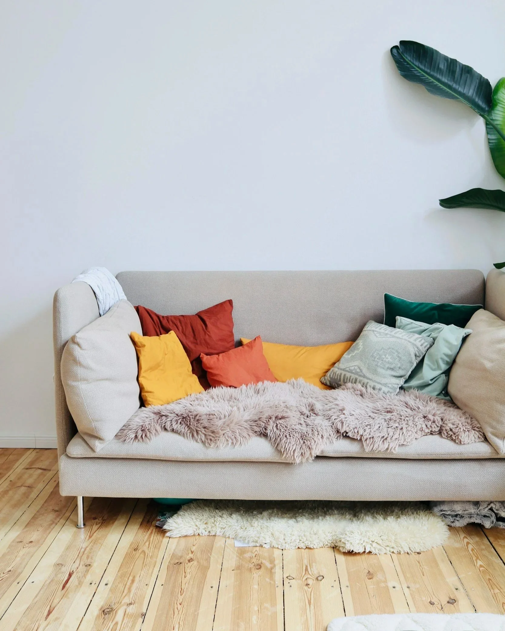 Neurodivergent autism adhd audhd queer trans nonbinary LGBTQIA+ affirming therapy couch with nonbinary trans queer autistic adhd therapist in Tennessee (TN) Nashville, Memphis, Clarksville, Chattanooga, Memphis, Knoxville.