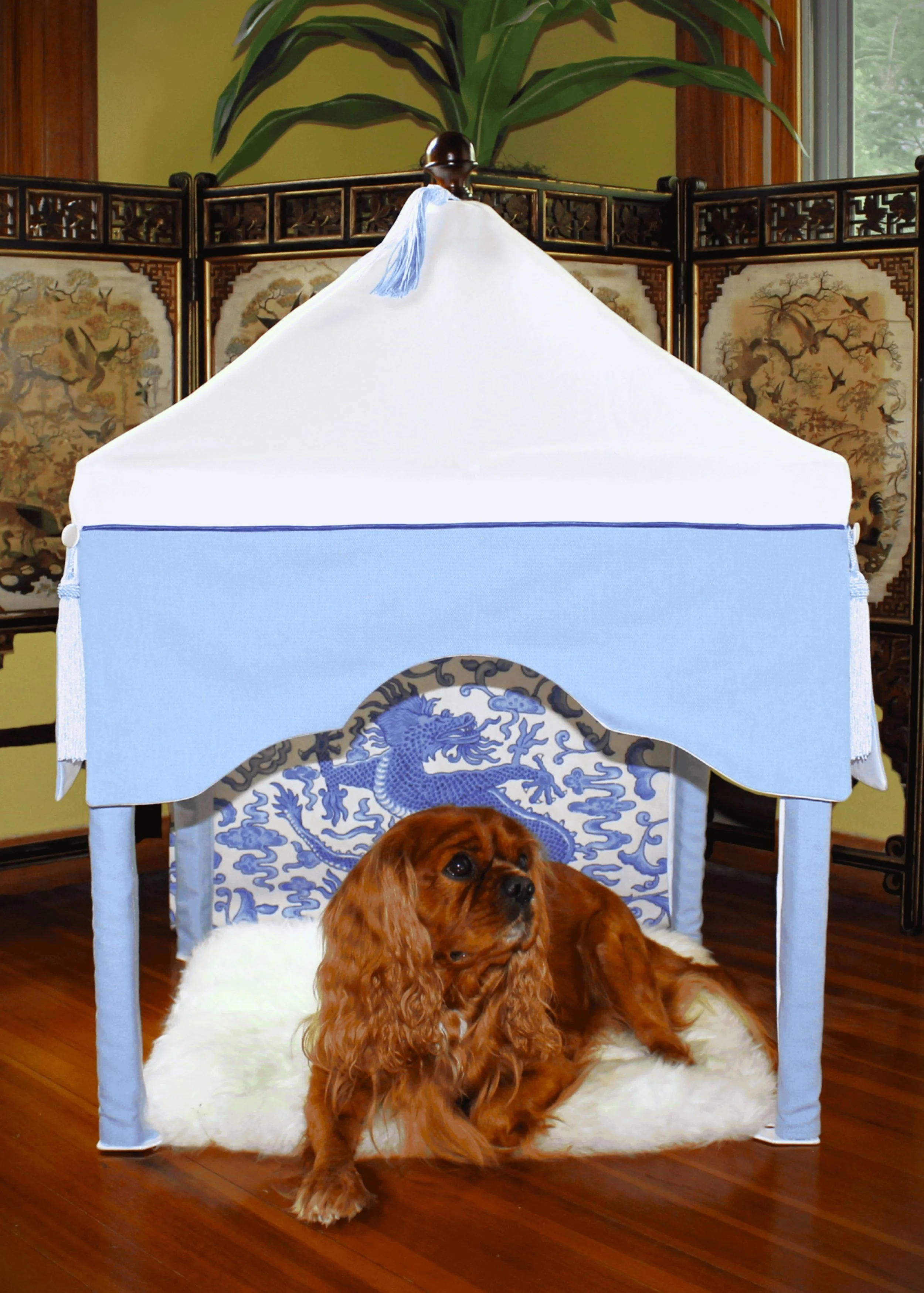 The Chi'En Dragon Petite Pavilion