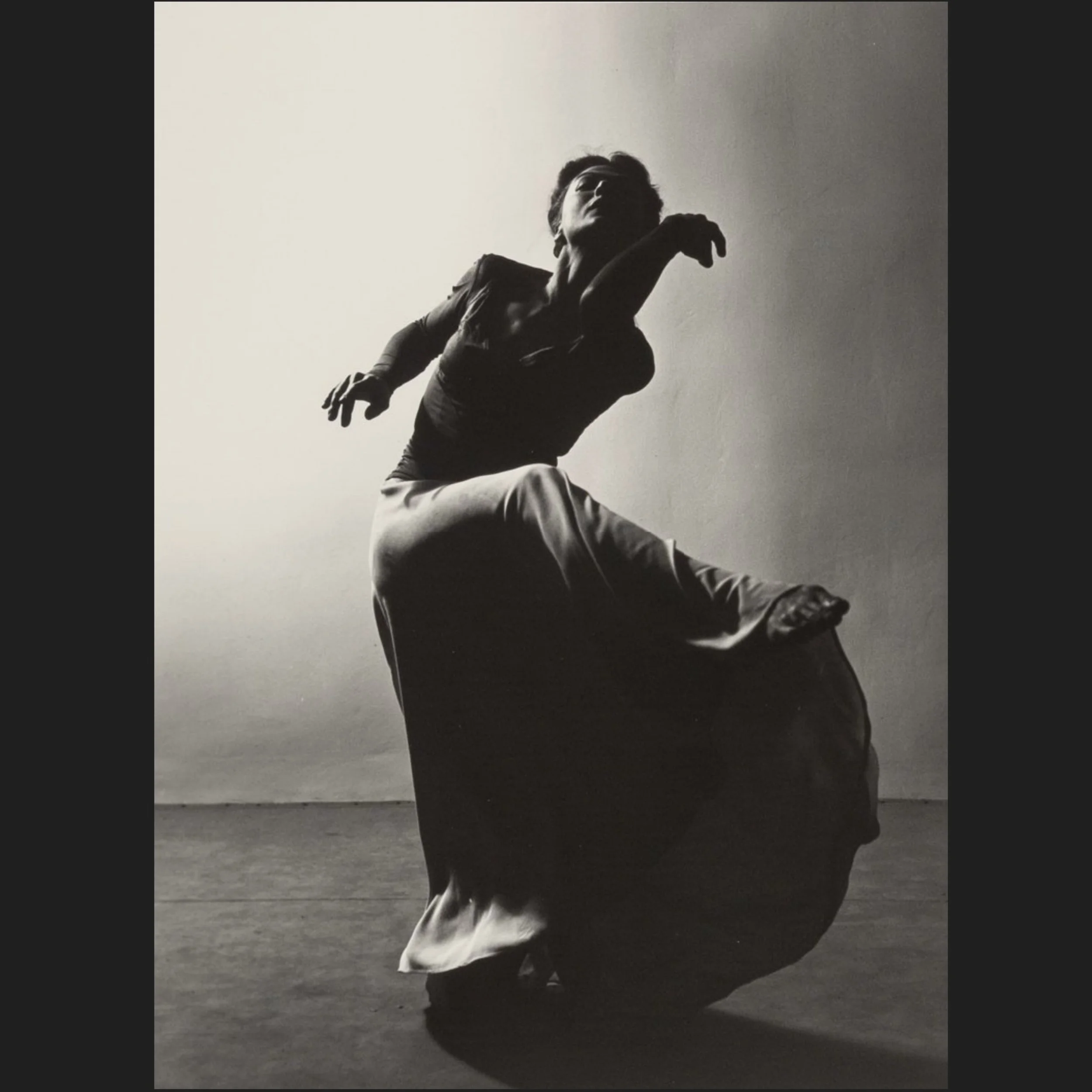 Valerie Bettis, photographed by Barbara Morgan in the 1940&rsquo;s.

#valeriebettis #barbaramorgan #awildwind