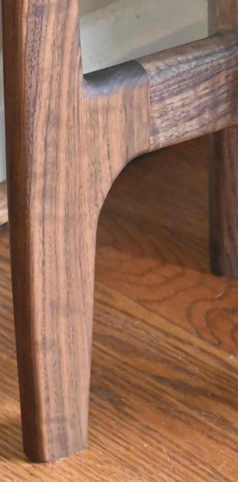 Walnut_Leg.JPG