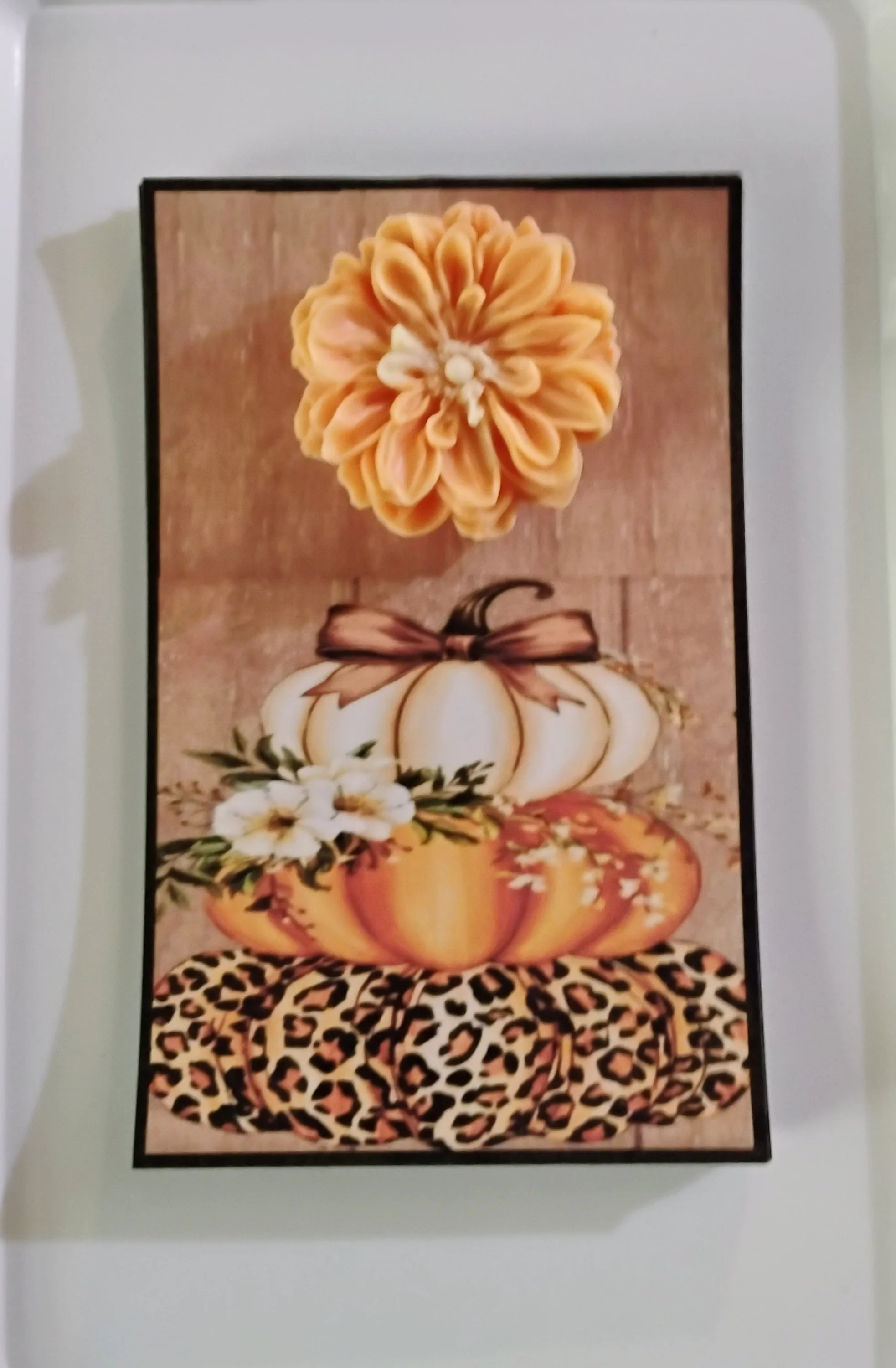Three Pumpkins Burning Flower Card. Candle or Wax Melt