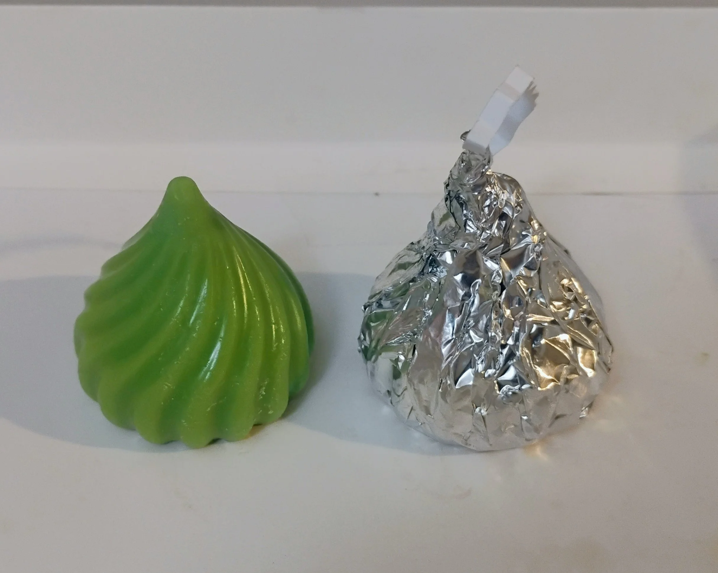 Medium Kisses Wax Melts w/or w/out Foil Wax Melts (15 pcs)