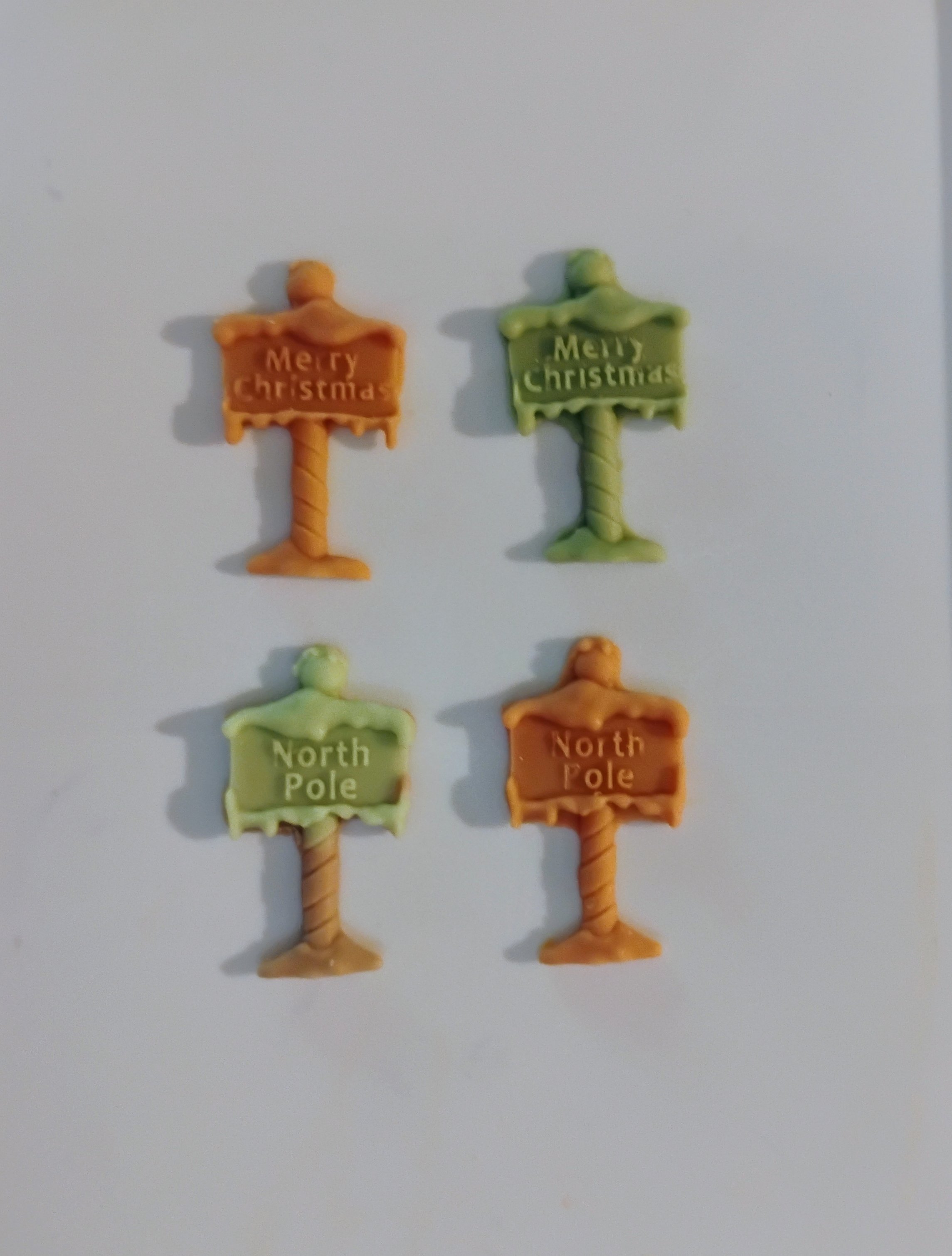 Mini Merry Christmas & North Pole Signs (36 pcs)