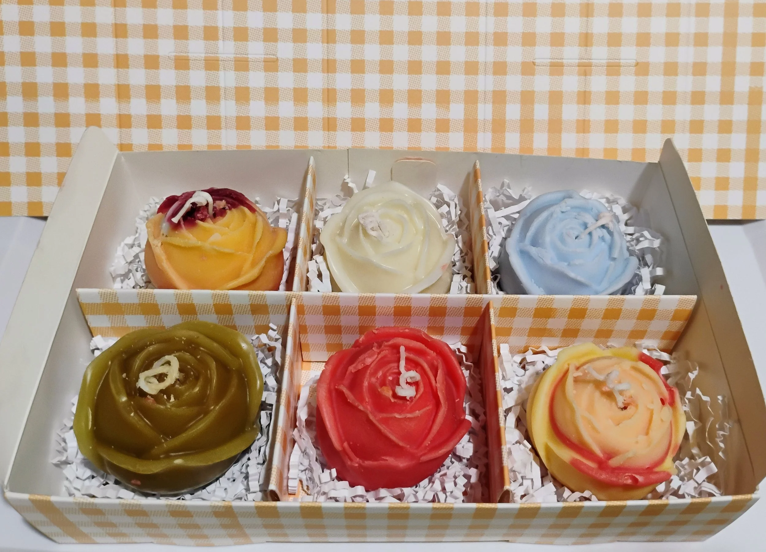 Roses (6pcs) in Orange Checkered Gift Box (Per Box Approx 15.55 ozs)