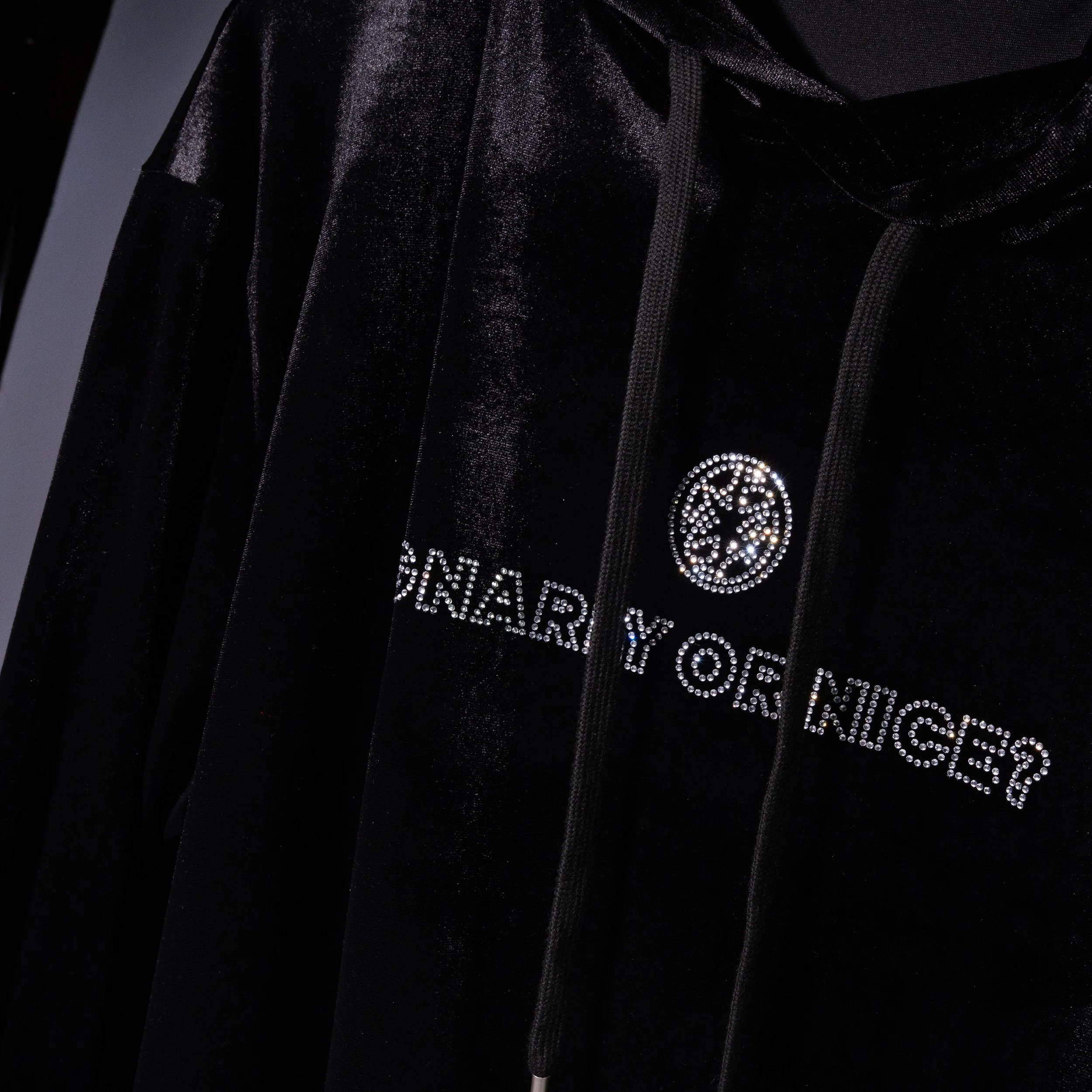 Hoodie_Lifestyle 02.jpg