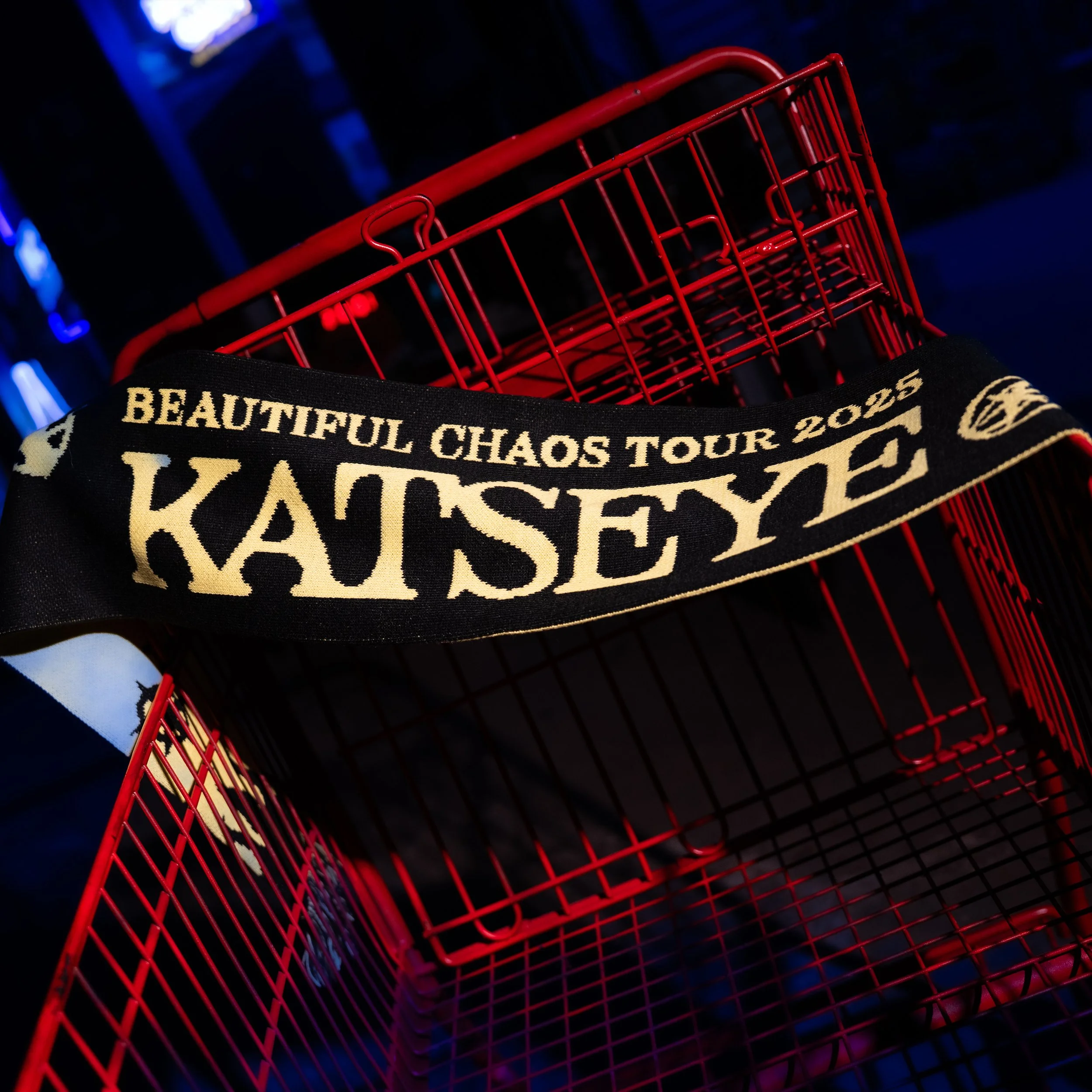 KE_Slogan Muffler_Lifestyle_02.jpg