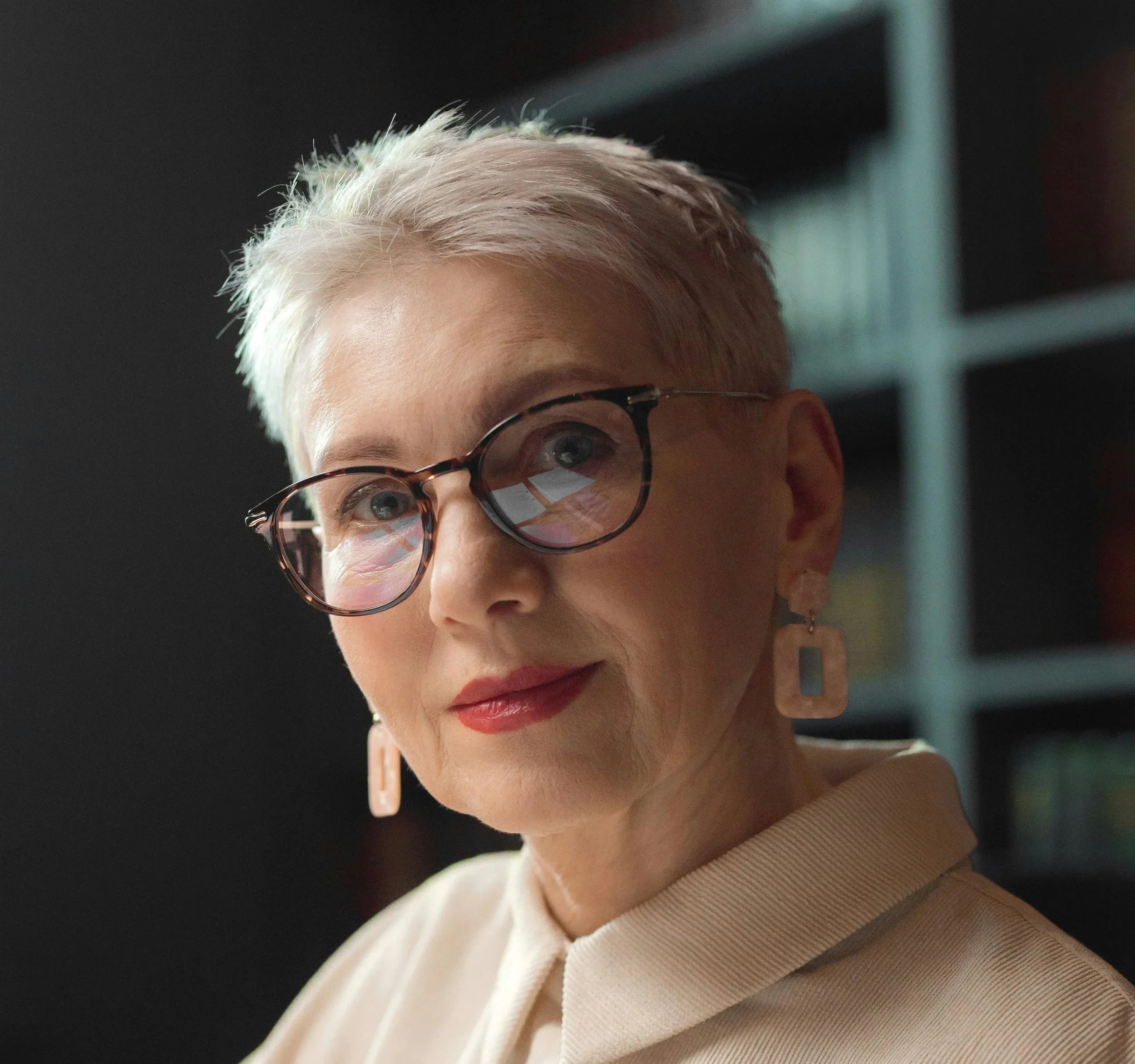 trauma therapist sacramento older woman