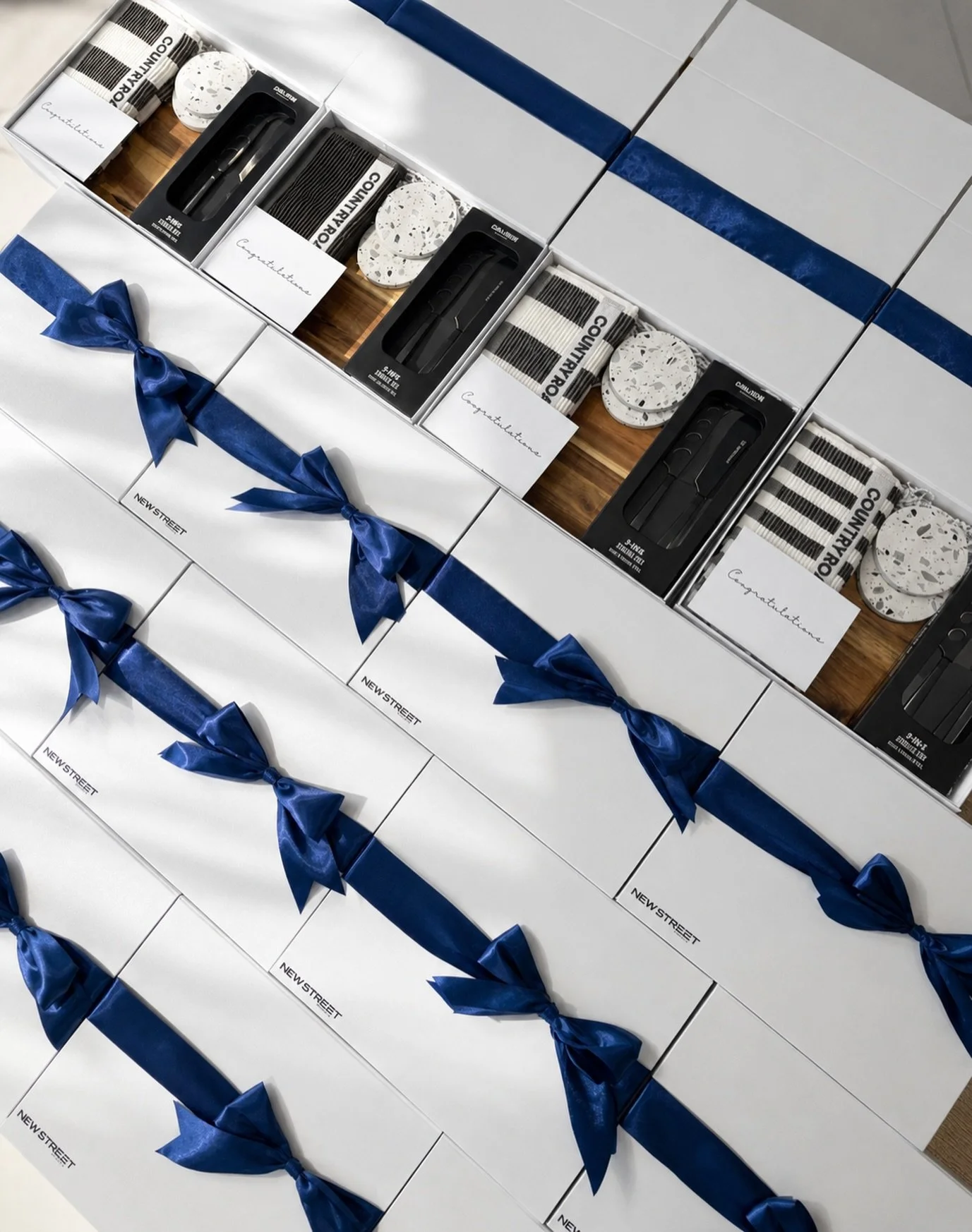 Got a team of agents or a busy office? 💙

We offer bulk order discounts on our client gift boxes &mdash; when you order 20 or more boxes, you&rsquo;ll receive 1 free box on us ✨

Perfect for settlement gifts, client appreciation, and keeping your br