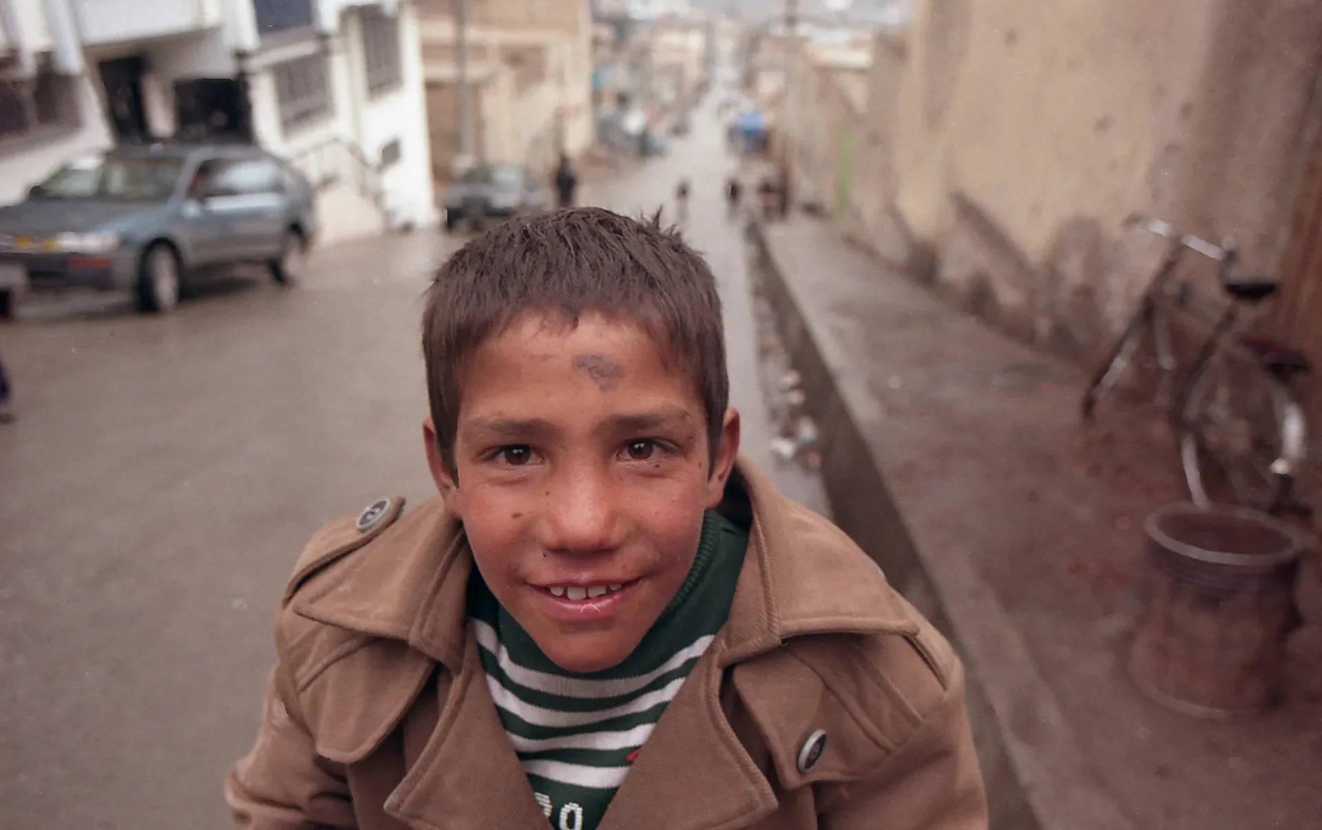 behrouz-badrouj-photography-portrait-afghanistan-kabul-Centuria-200-Superia-Gold.webp
