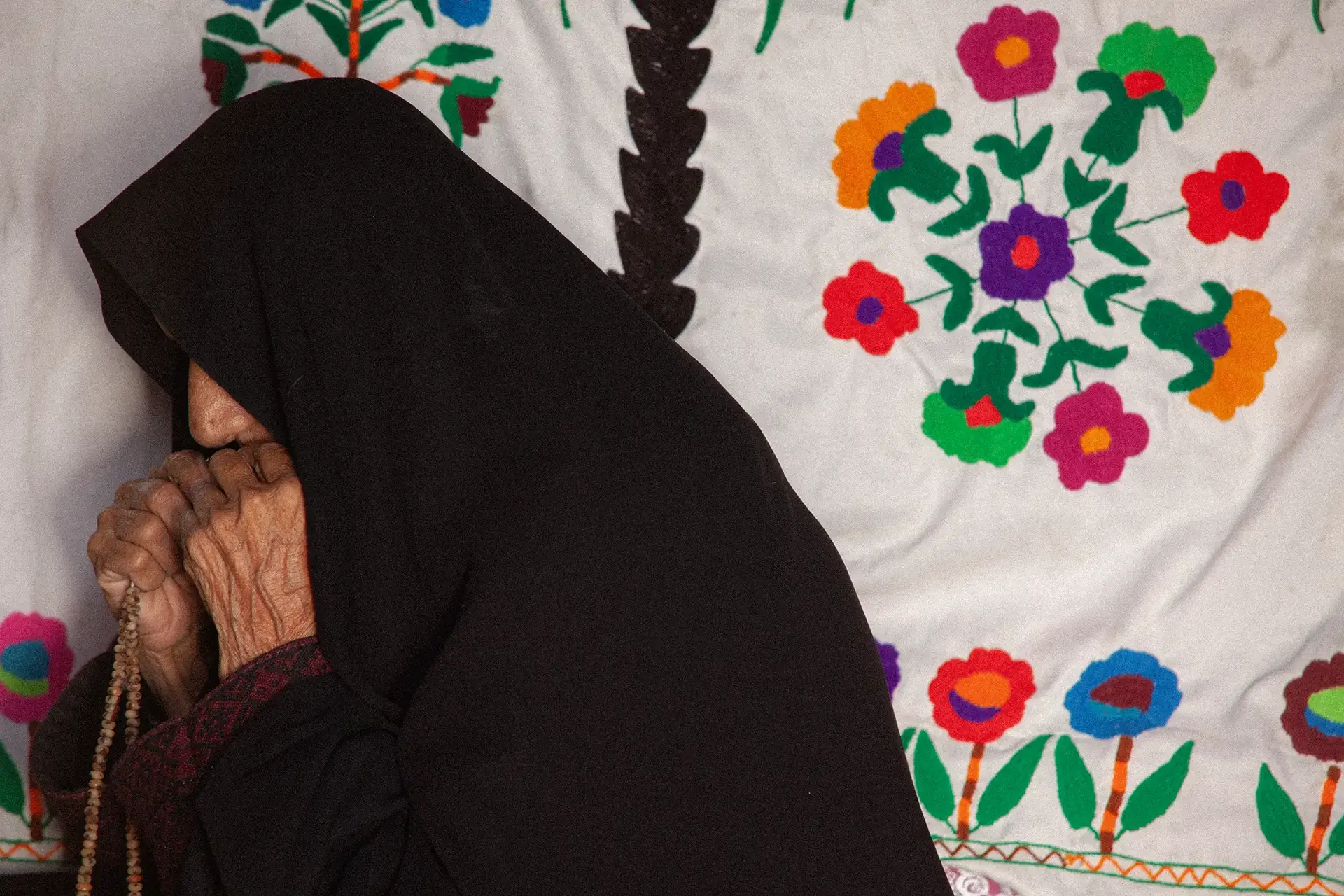 behrouz-badrouj-photography-portrait-women-baluchistan-panic.webp