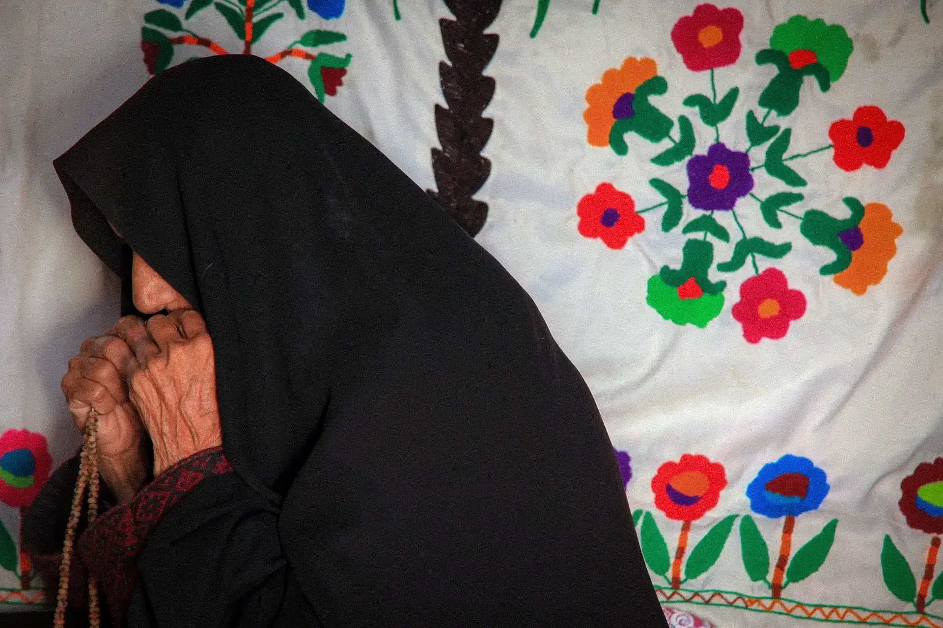 behrouz-badrouj-photography-portrait-khash-baluchistan-handicrafts-saravan-iran-handmade-women-1.webp