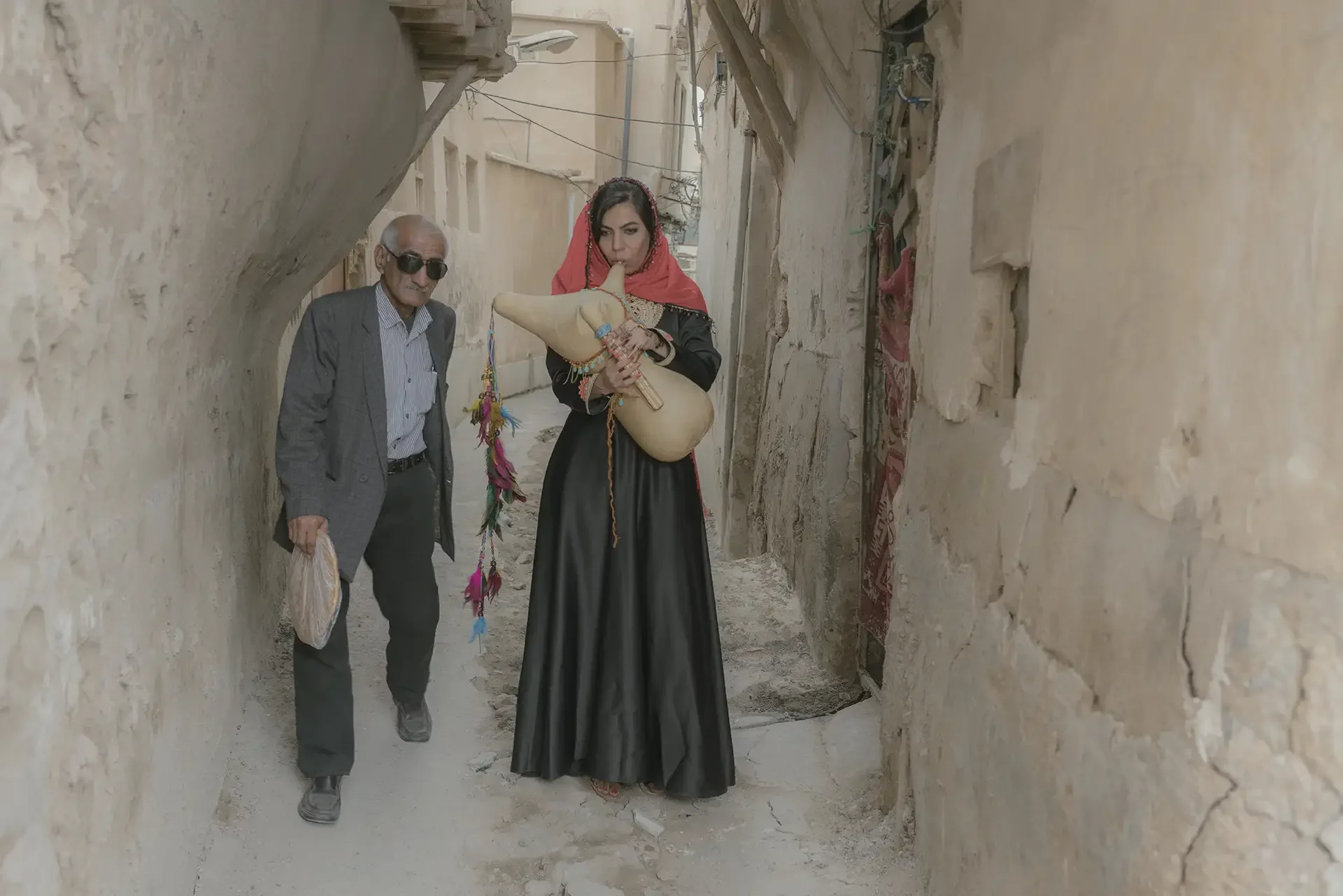 behrouz-badrouj-photographer-staged-photography-folk-music-african-music-bushehr-gheshm-bandarabbas-Resonating-Silences-women-singer.webp