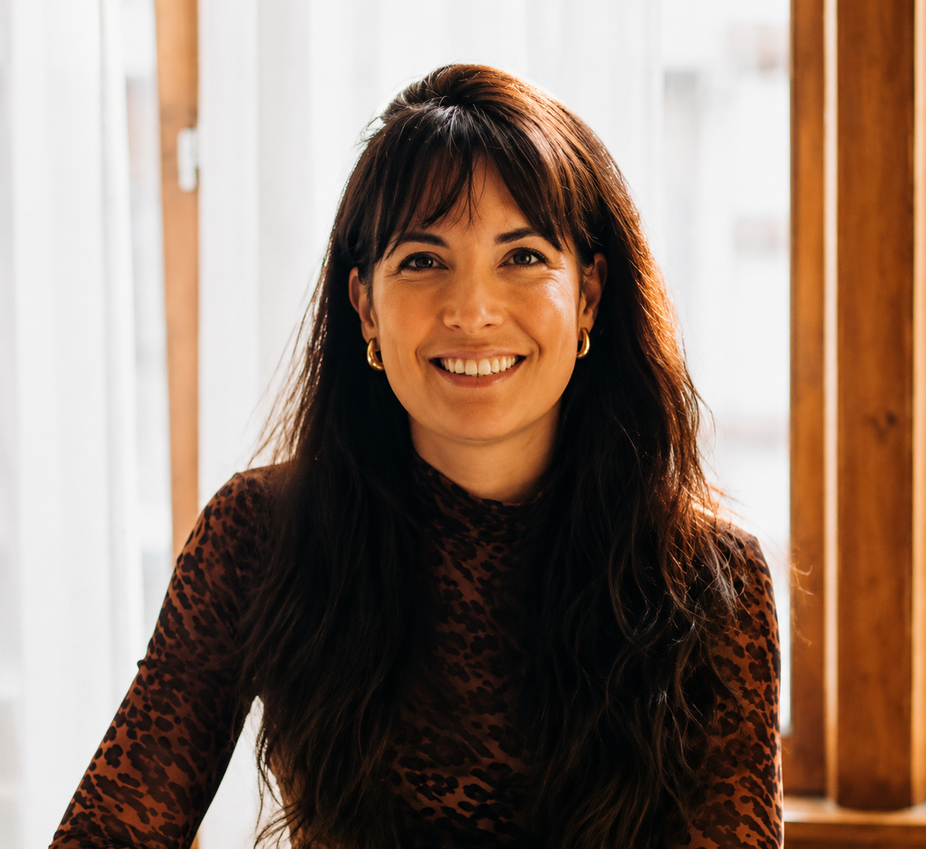 Olivia Fellows 
Producer 
With over a decade of experience in journalism and documentary filmmaking, Olivia is a Brazillian journalist and producer known for her storytelling.