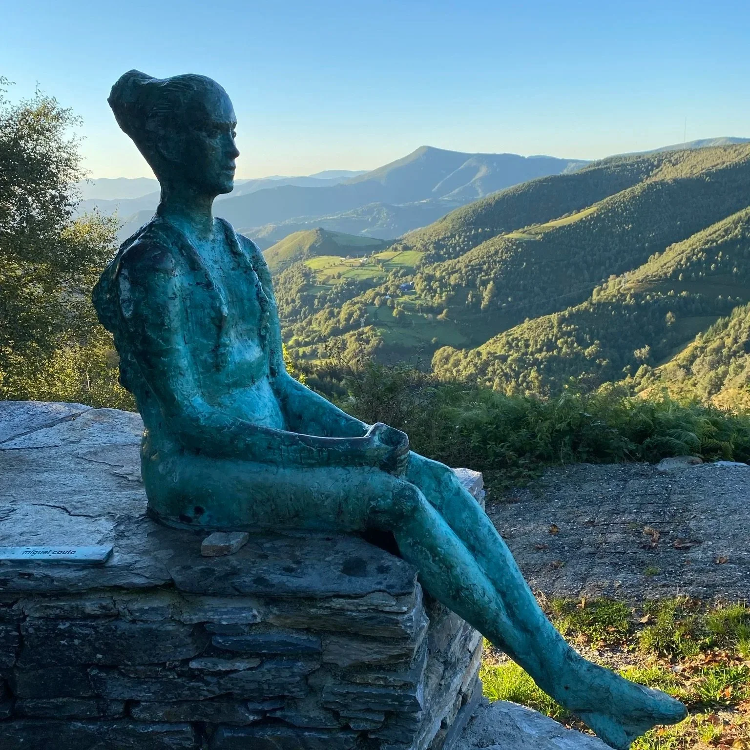 Sculpture greeting pilgrims at the end of the ascent to O Cebriero