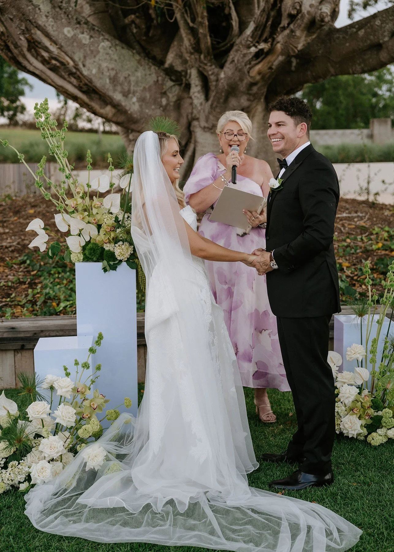 How to Choose the Perfect Marriage Celebrant for Your Wedding