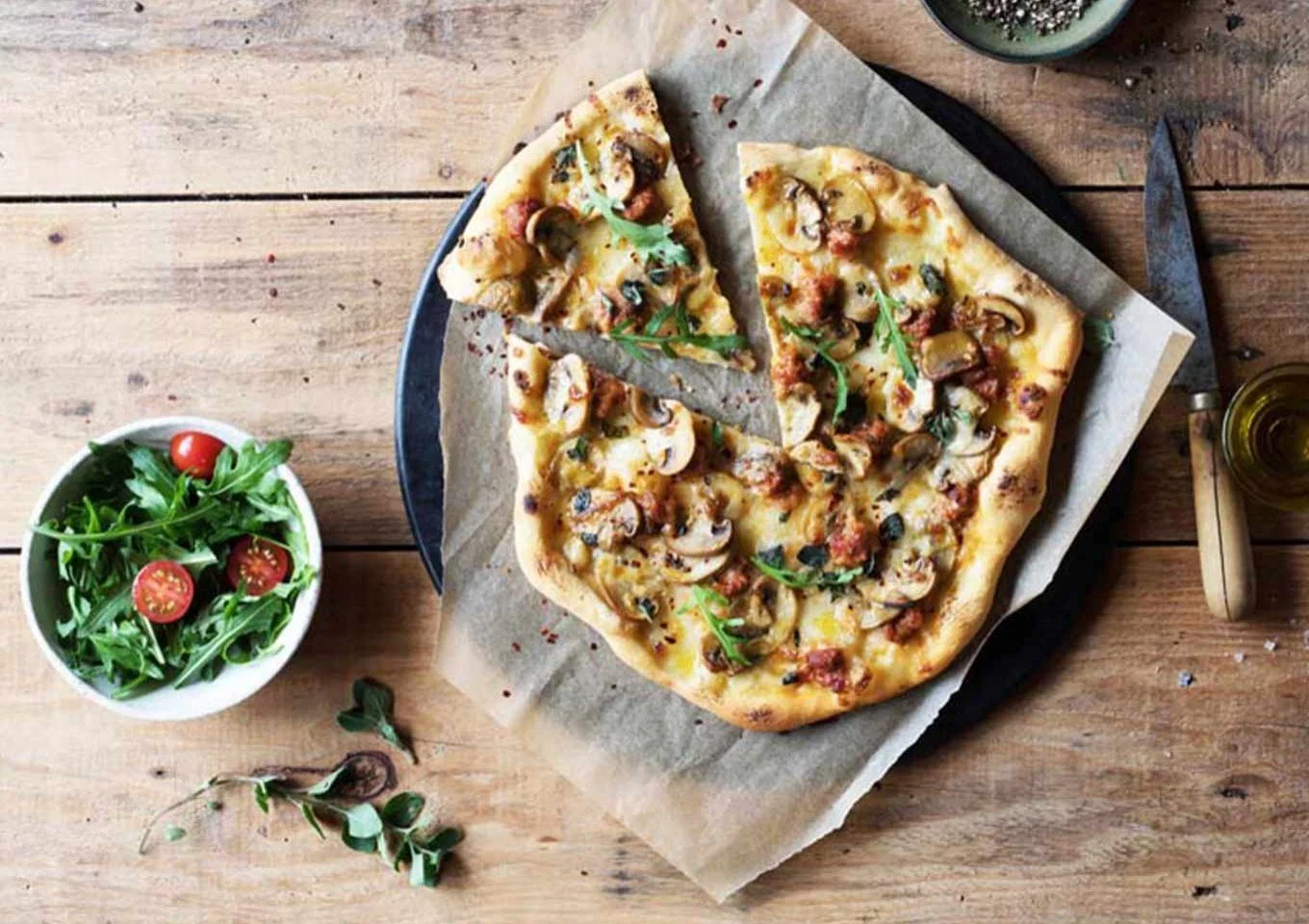Mushroom &amp; sausage pizza with chilli
