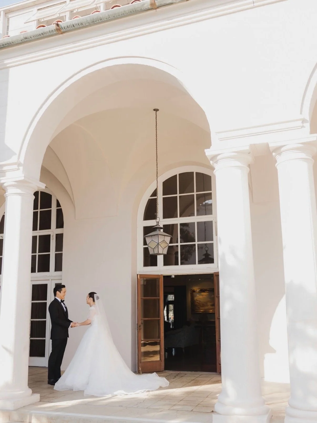 Some weddings stay with you long after the day is over.

It was the way two people looked at each other, The quiet moments between the poses, The feeling that nothing else in the world mattered except being right there, together&hellip;

A gentle rem