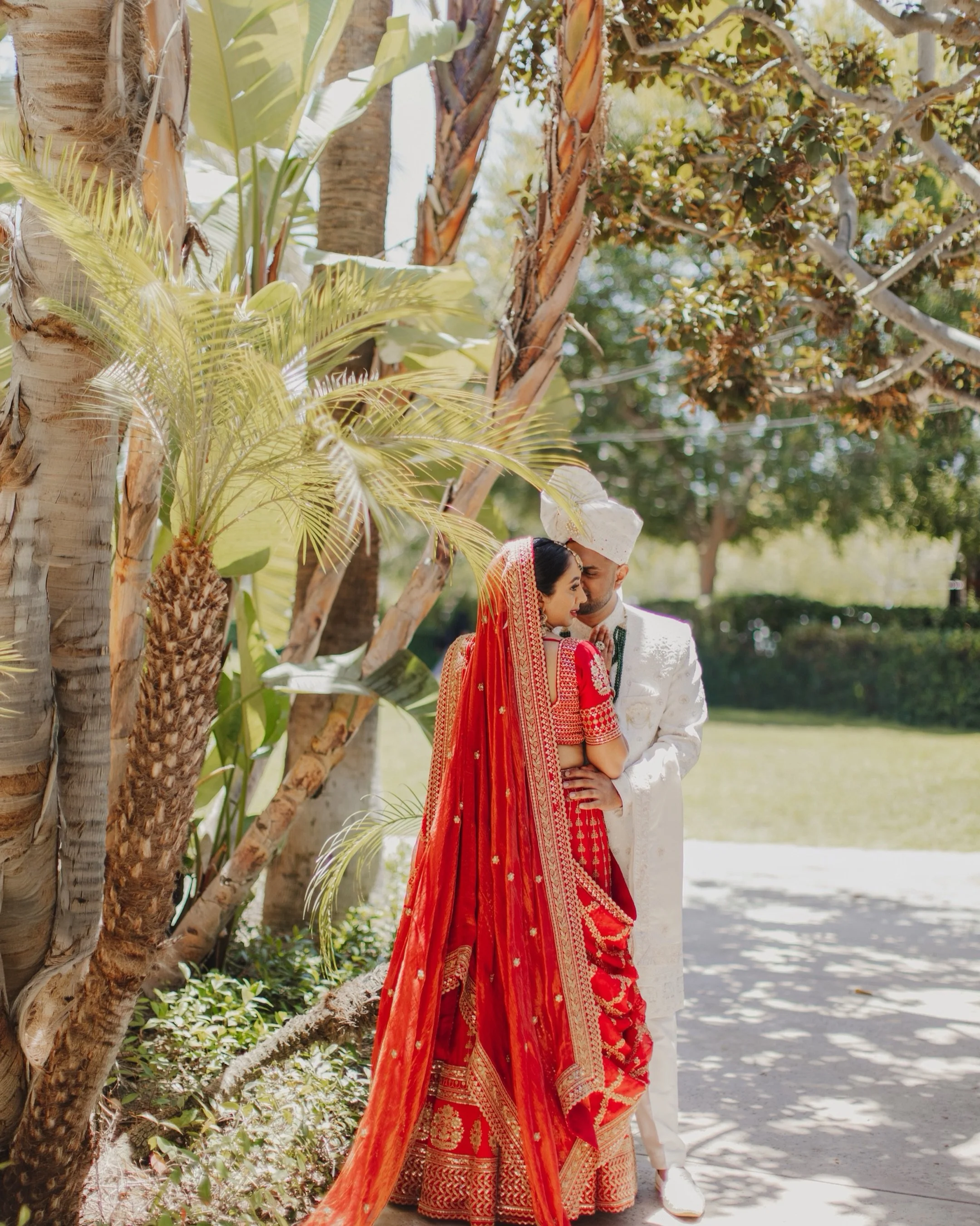 The quiet moments always end up being my favorites. ✨

Alexsa &amp; Kishan, wrapped in sunlight 
&bull;
&bull;
Planner/Coordinator &ndash; @PreeEventsLA, @pree_theeventplanner 
Catering &ndash; @jaybharatfoodsla 
DJ, Dhol, &amp; Lighting &ndash; @sod