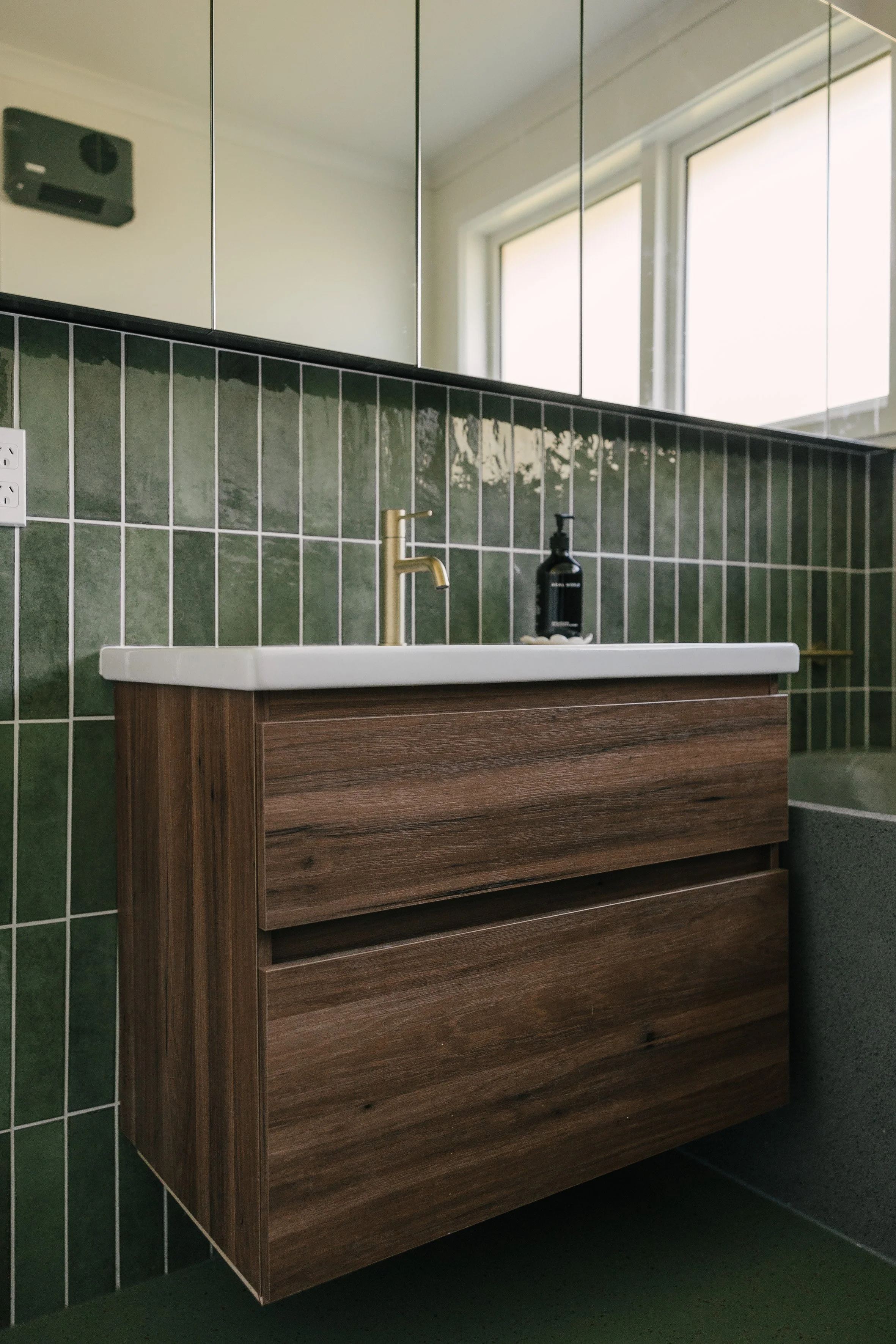 20230411WorchesterStBathroomPhotography-16.jpg