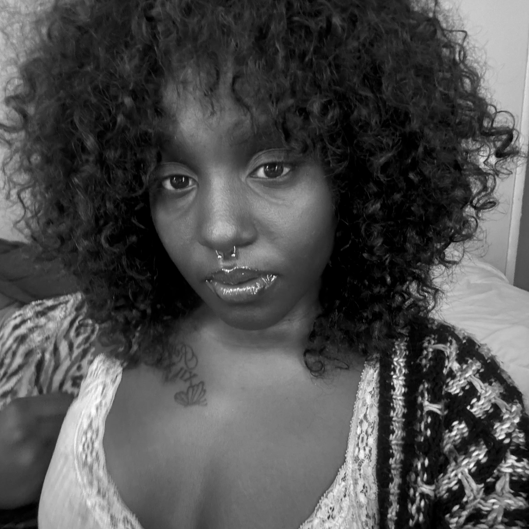 Image of Meghan with curly hair.