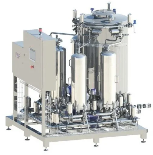 Sistema de procesamiento industrial con tanques cilindricos y tuberías de acero inoxidable, equipado con control de temperatura y presión.