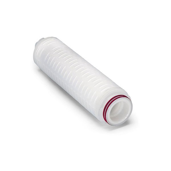Filtro de agua grande y cilíndrico de color blanco con una banda roja en un extremo.