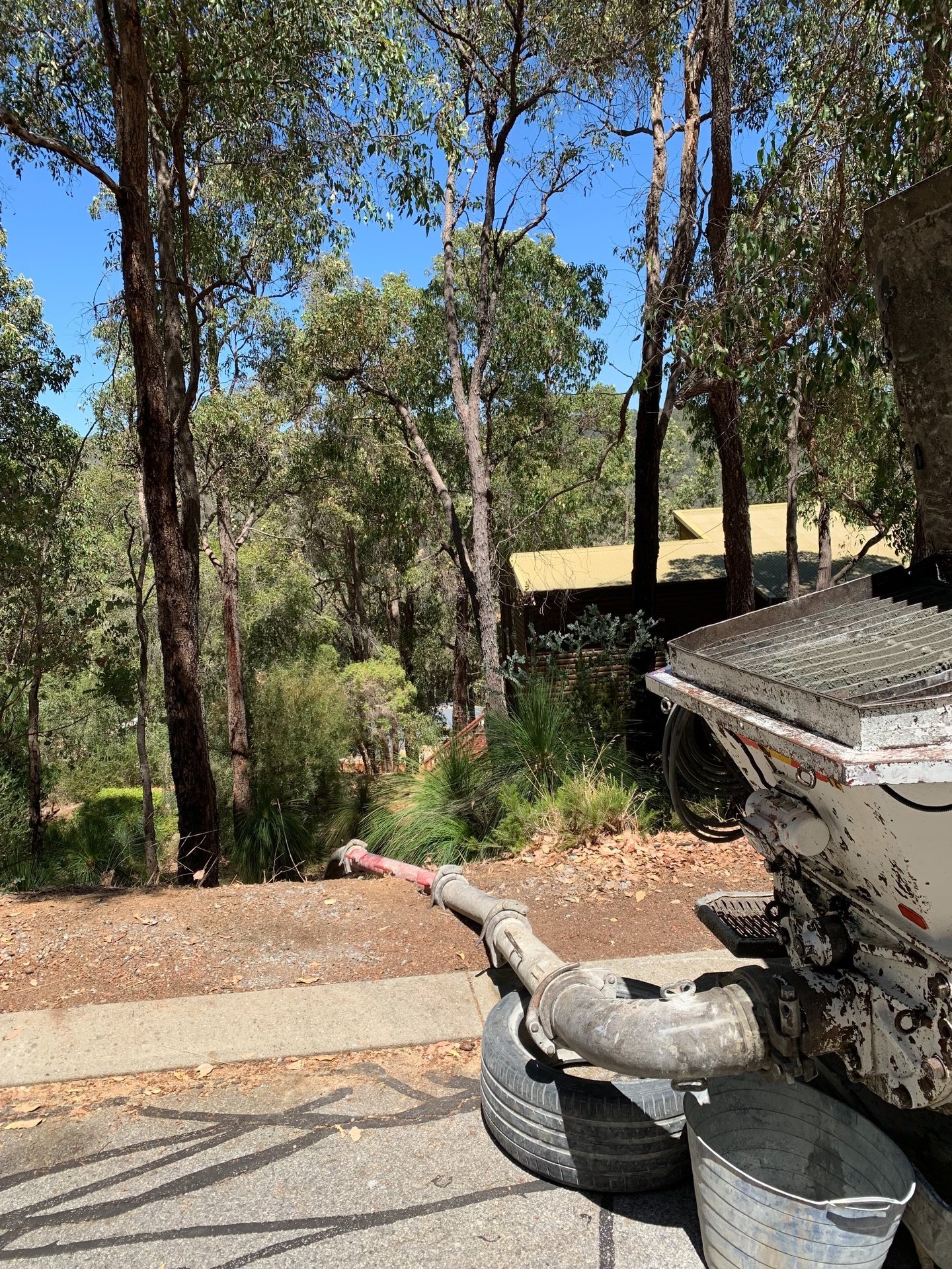 Picture yourself wrestling wheelbarrows up and down this hill&mdash;no thanks! Why not let our line pumps do the heavy lifting instead?.. 🤫🫠

#perthconcrete #perthbuilder #perthconcretelinepump #concretelinepumping #southwestconcretepumping