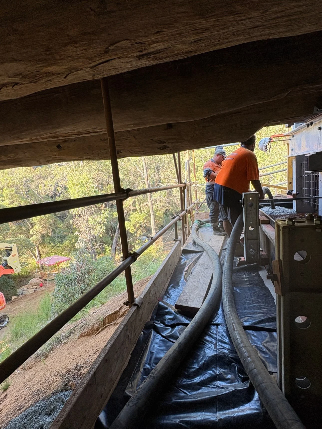Hard to reach locations&hellip; 🤙🙃 sure can! 

#perthconcrete #concretelinepumping #concreteperth #perthcivil #waconstruction