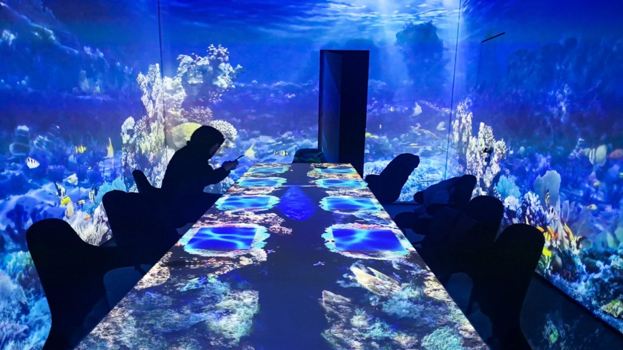 Chaimenhui Marine View Restaurant in Chengdu: Underwater display featuring vibrant coral reefs and tropical fish.