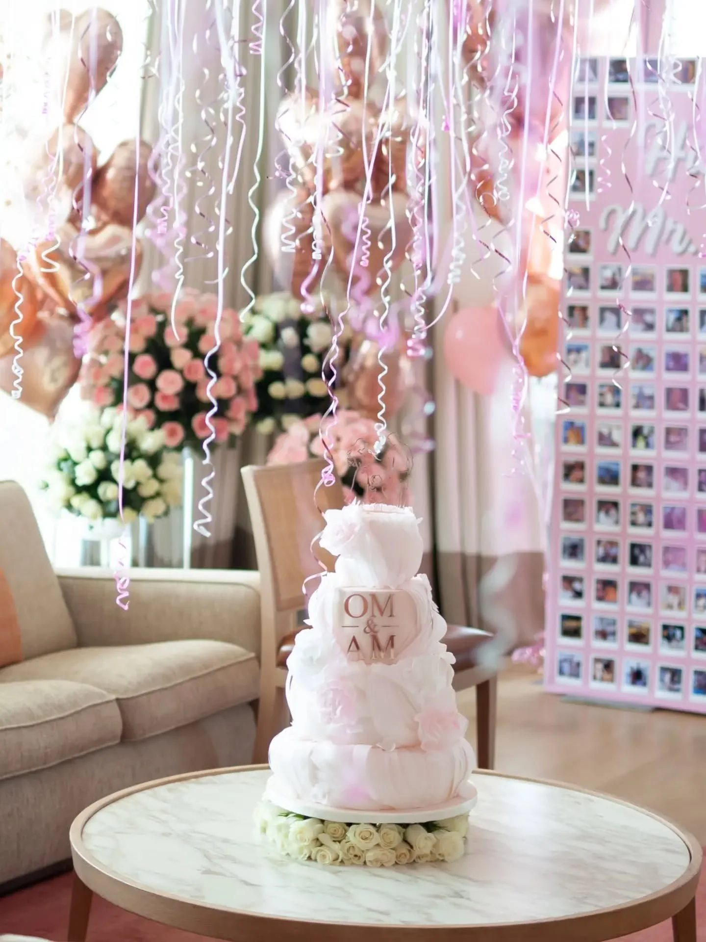 From London to Dubai ❤️ quite literally as I flew in especially for this request.

The flowers...the hundreds of balloons 🎈 and of course, the cake!

A very special brief with lots of personal details. Three pink roses for the ladies in the family, 