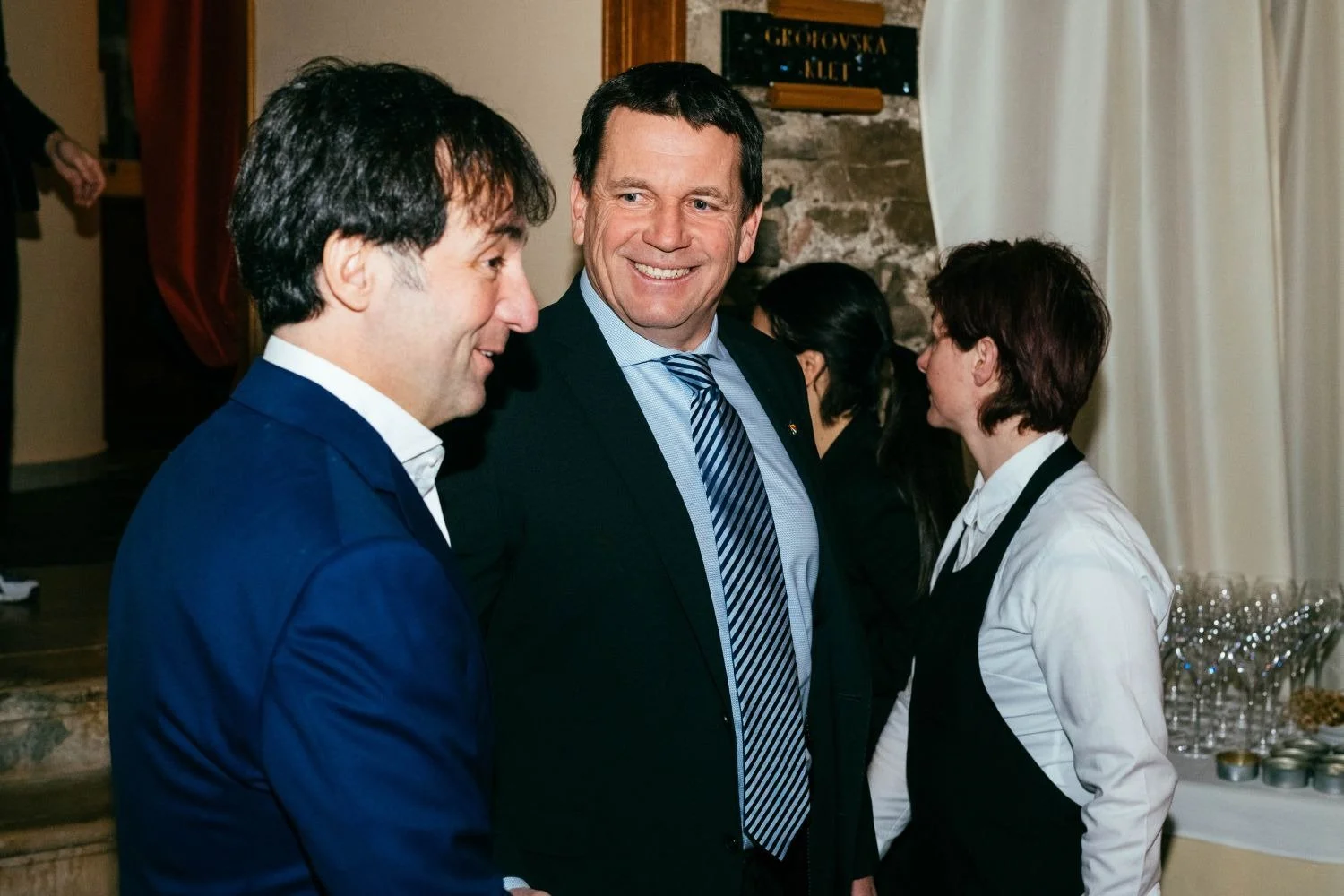 imgi_54_23073X7984.jpg