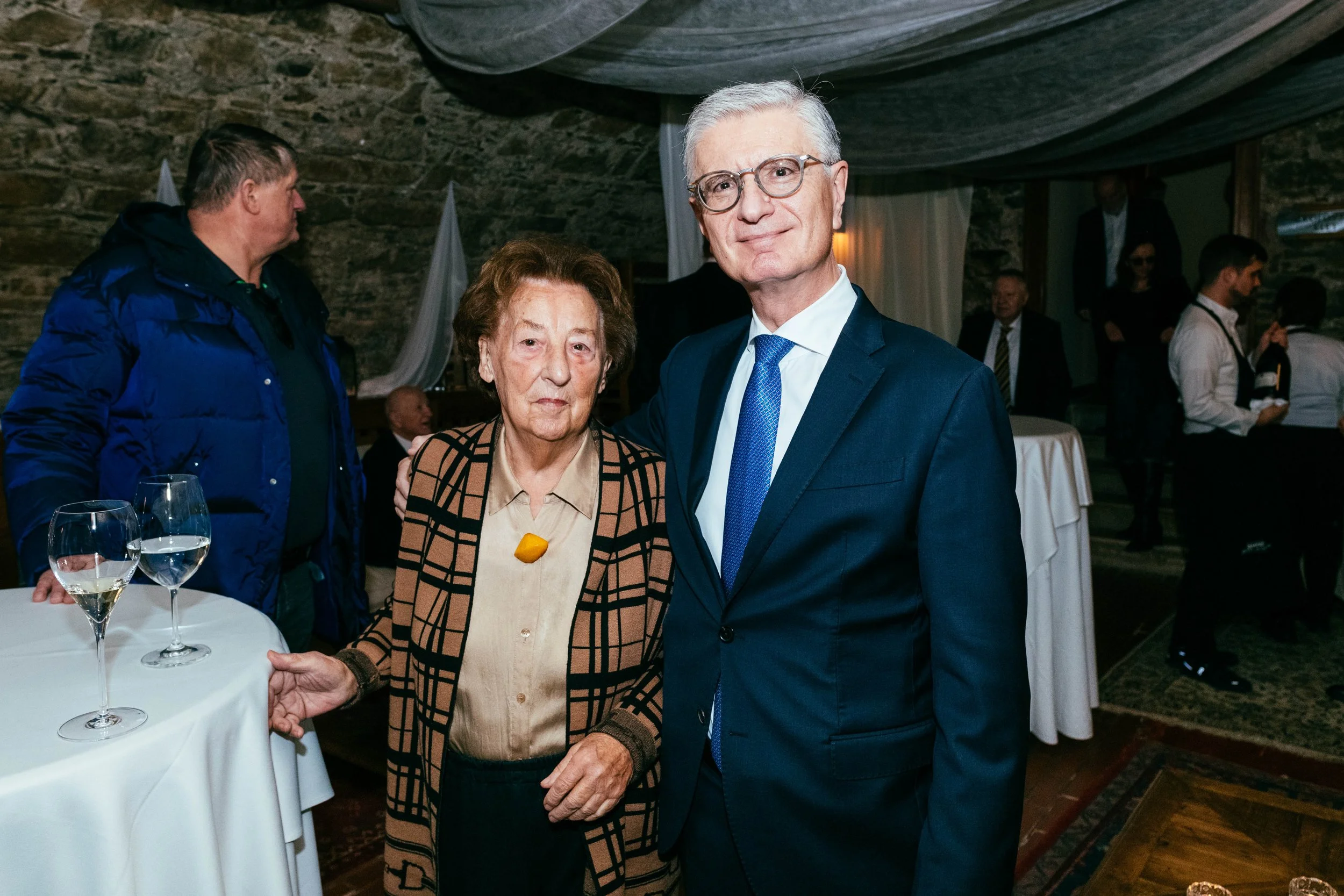 23073X8013.jpg
