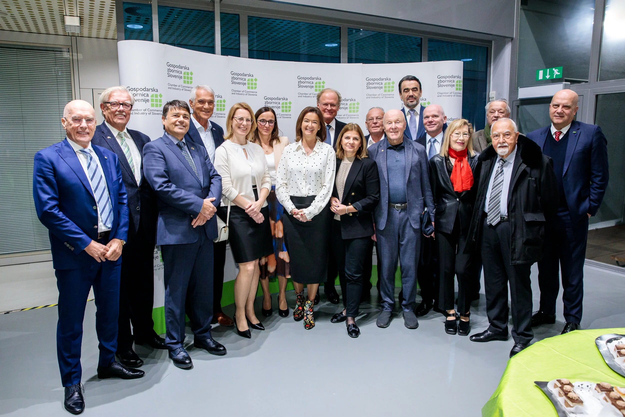 24711X0328.jpg