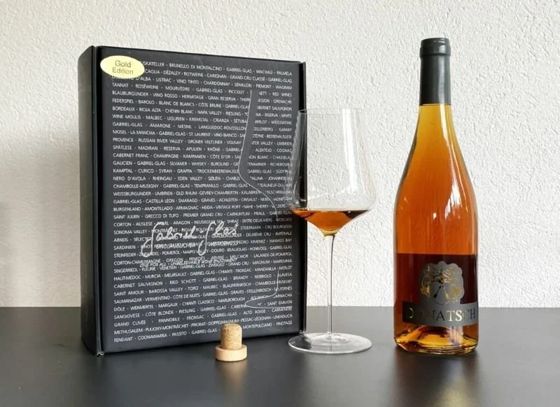 Gabriel-Glas gift pack with a beautiful glass and bottle of exclusive rose wine.