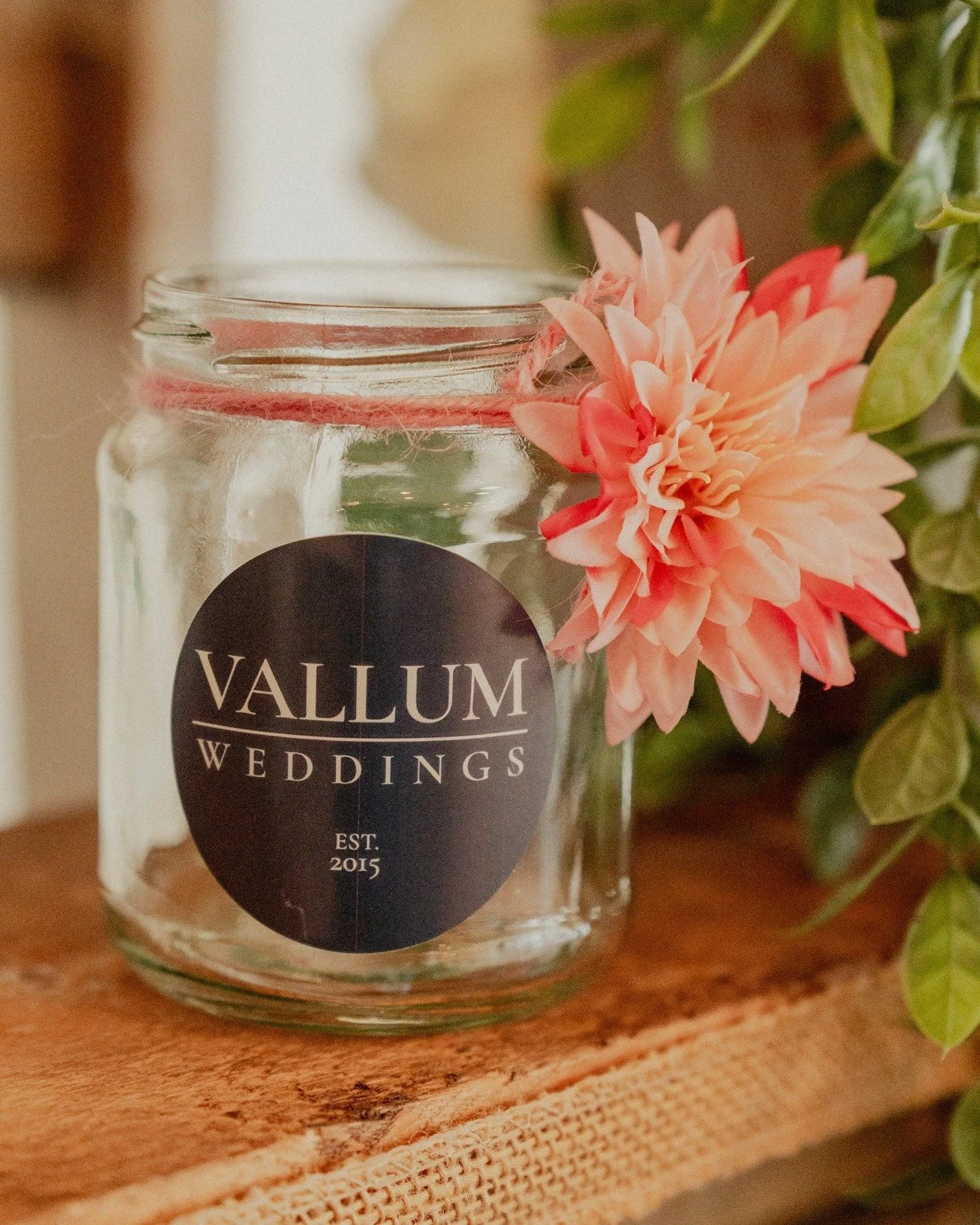 Add a little festival magic to your drinks reception ✨🍹

Our signature Vallum cocktails served in these funky jam jars bring all the laid-back, feel-good vibes to your big day. Think sunshine, clinking glasses, and your favourite people soaking it a
