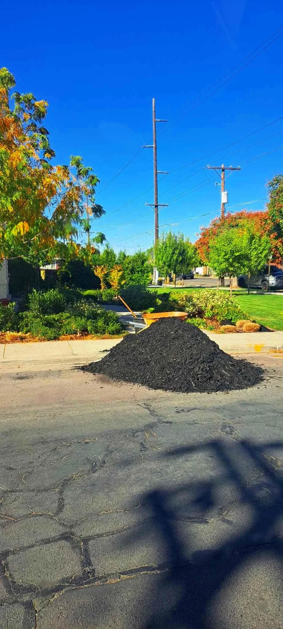 Mulch installation and yard bed maintenance service in the Salt Lake Valley, by L and B Landscaping