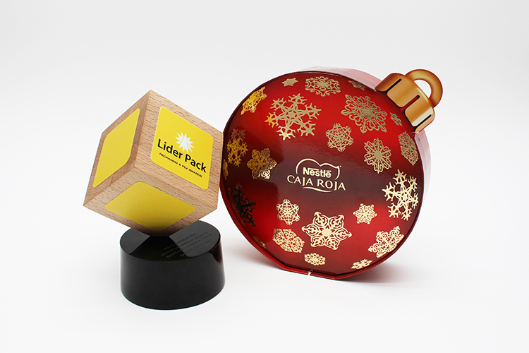 El estuche Nestlé Caja Roja Bola de Navidad, premiado en la categoría de mejor packaging de Alimentos.