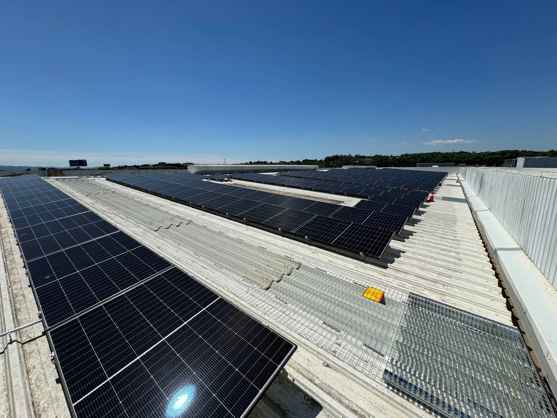 Durero finaliza la instalación de PLACAS FOTOVOLTAICAS y avanza hacia la SOSTENIBILIDAD