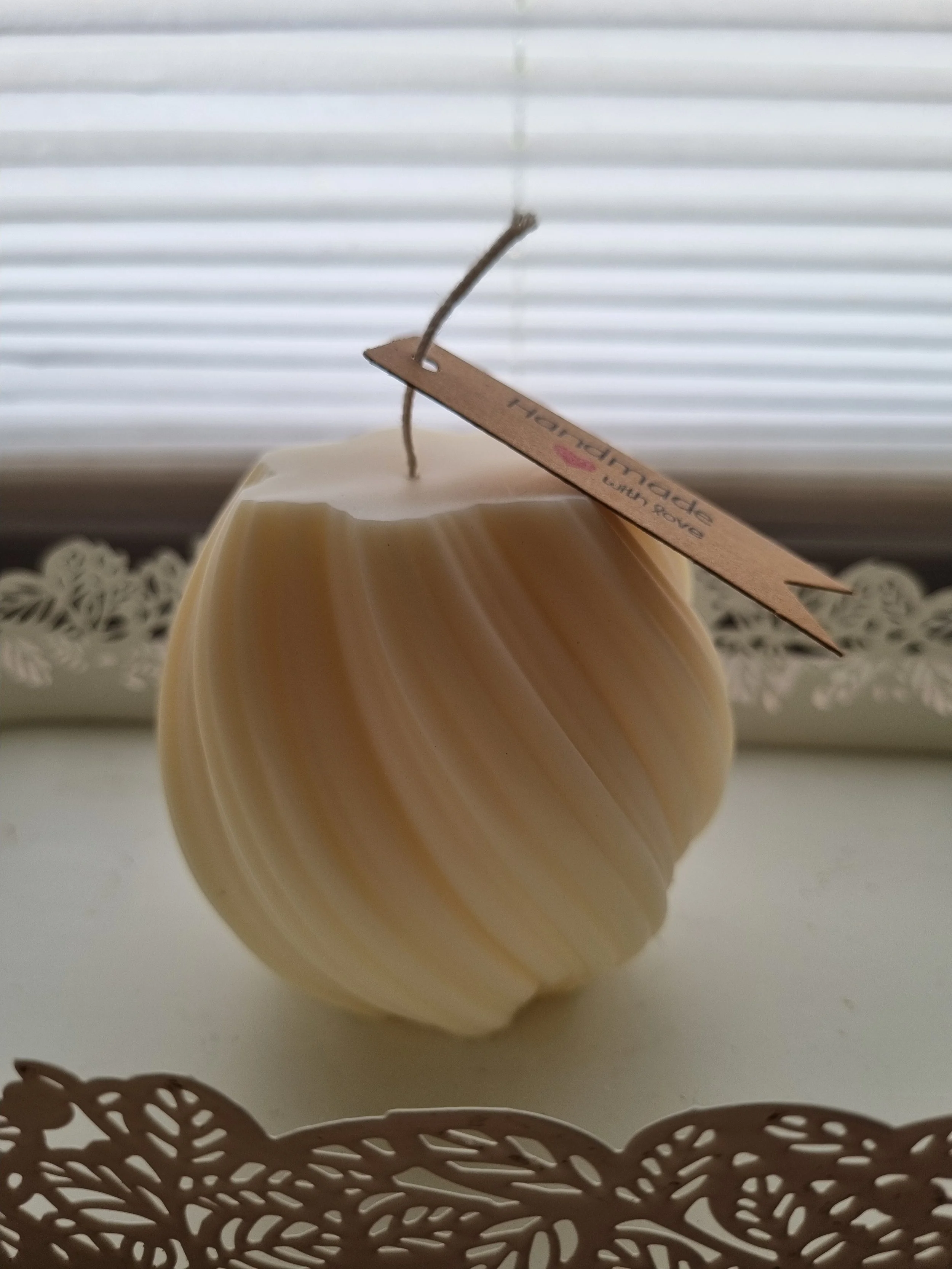 Handgefertigte Handgefertigte Swirl Kerze Größe L aus Bio Sojawachs vegan ohne Paraffin