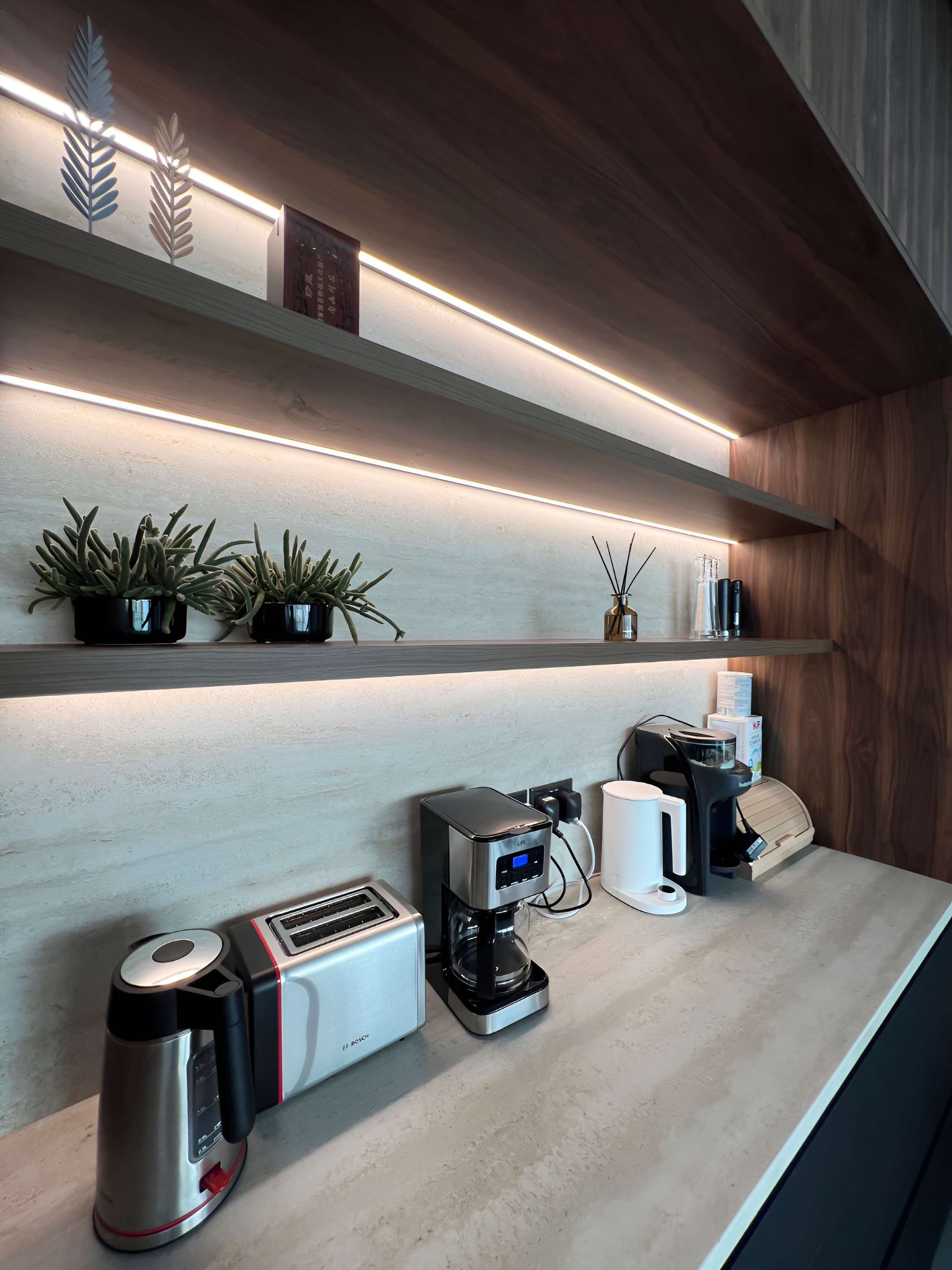 An image of the kitchen.